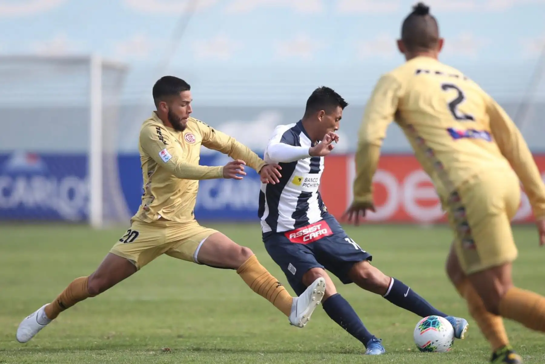 Alianza Lima se enfrenta al Club UTC  durante el partido por la fecha 11 de la Liga 1
en el Estadio Alberto Gallardo. 
Foto: @LigaFutProfdel