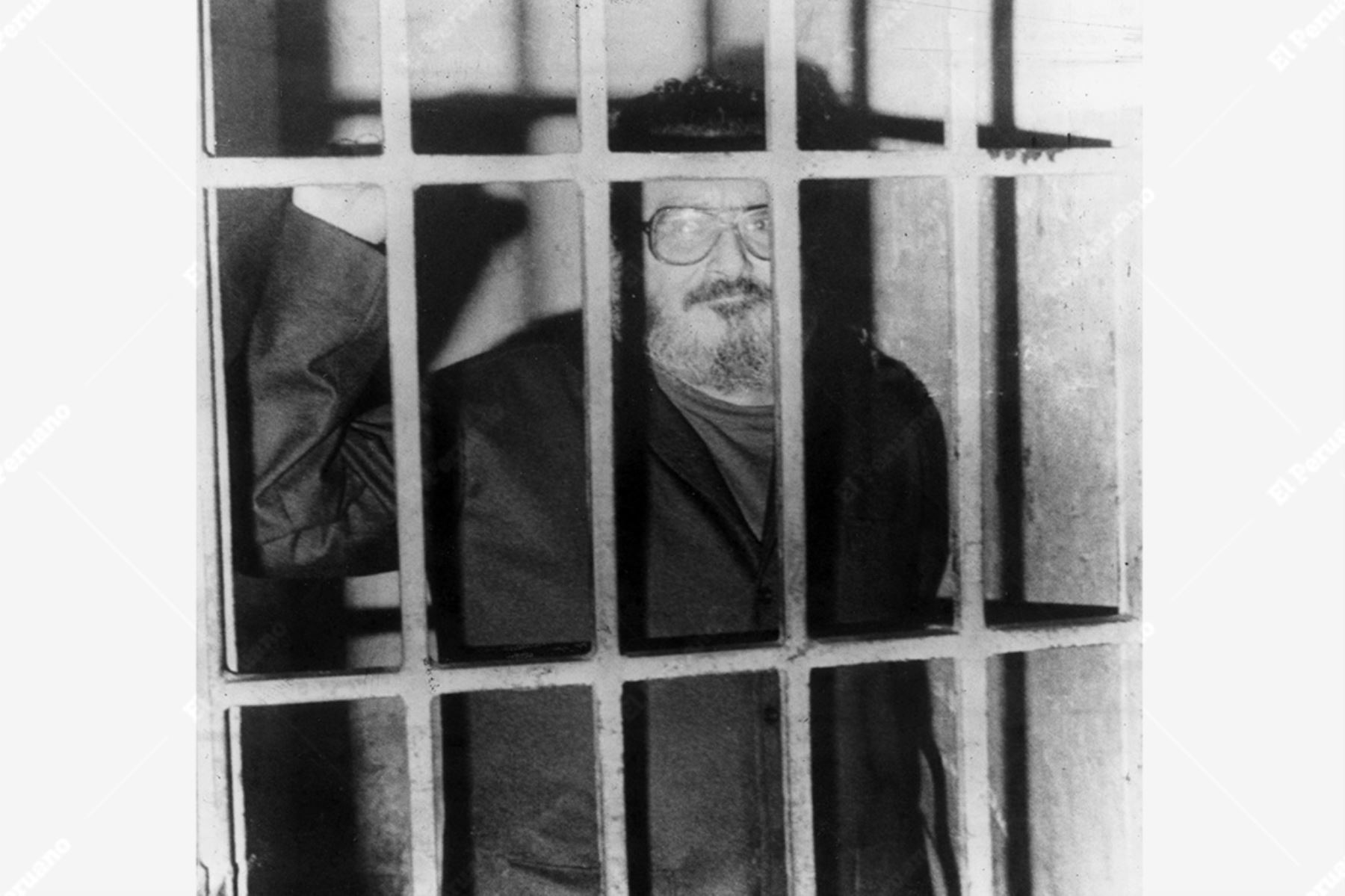 Lima - 14 set 1992. Abimael Guzmán Reynoso cabecilla de Sendero Luminoso encarcelado luego de su captura en un barrio residencial de Lima. Foto: Difusión