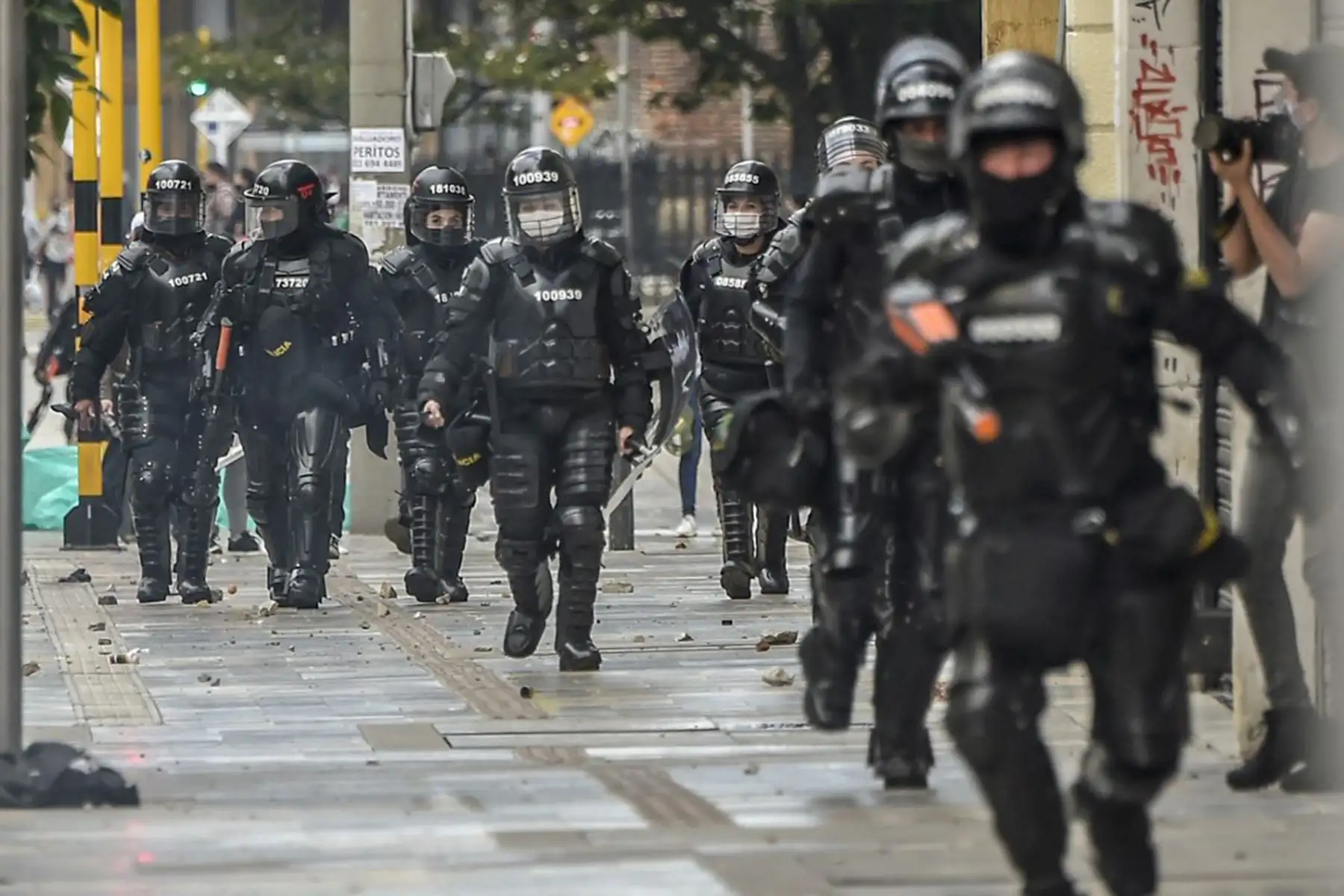 Disturbios cierran día de perdón y reconciliación contra violencia en Bogotá, Colombia. Foto: AFP
