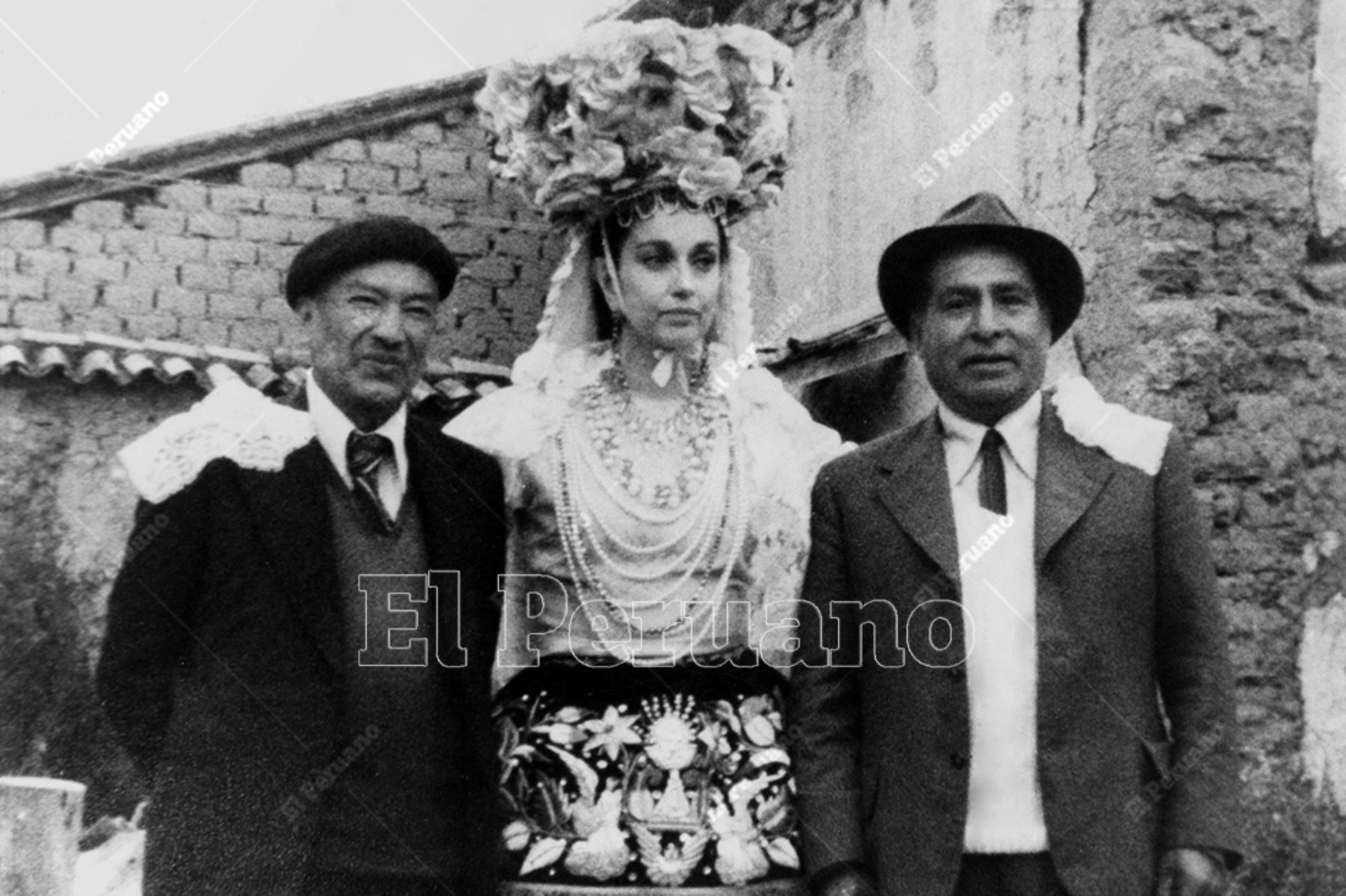 Junín - 1979. Alicia Maguiña junto al compositor Pablo Pastor Diaz y al músico Zenobio Dagha Sapaico. Foto: Archivo Histórico El Peruano
