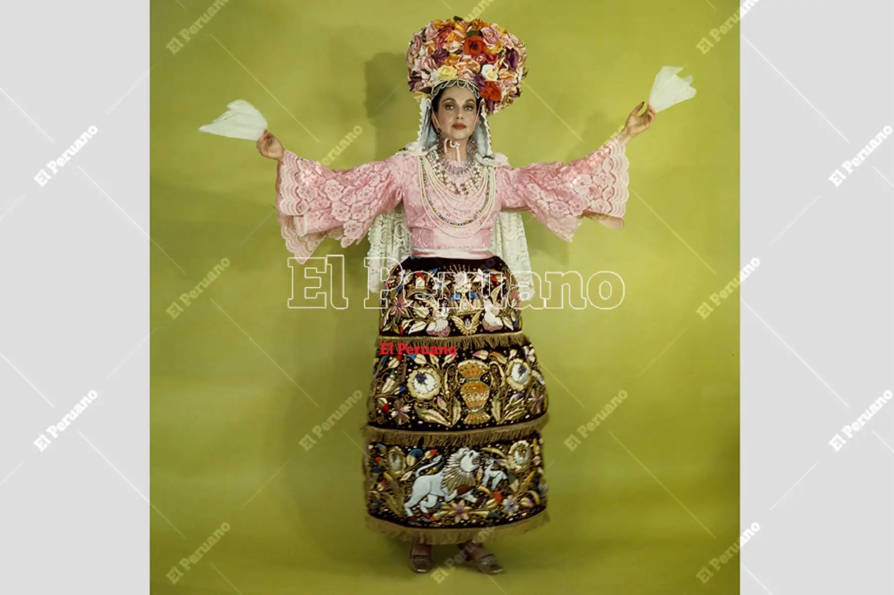 Lima - 1976. La destacada cantante Alicia Maguiña posa para una producción especial del diario La Crónica. Foto: Archivo Histórico de El Peruano