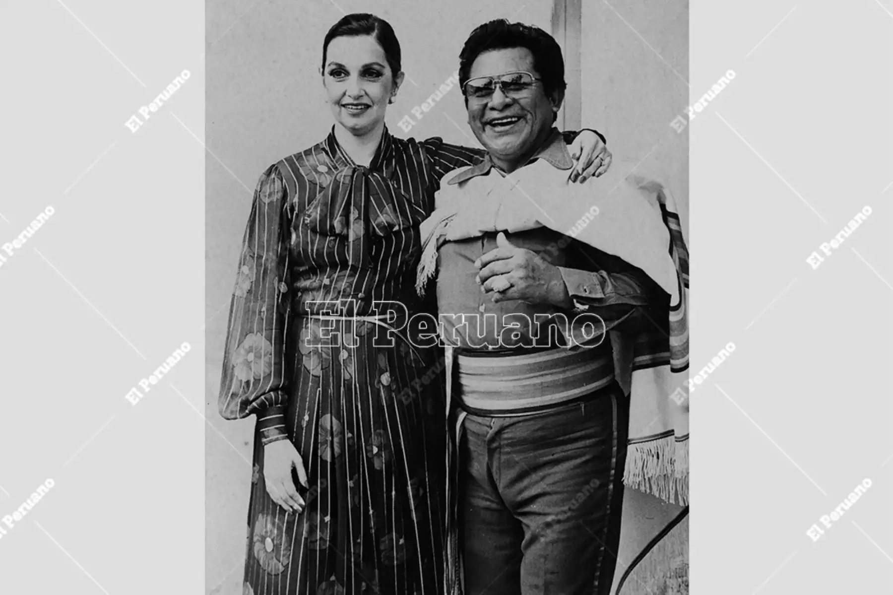 Lima - 10 junio 1986. Alicia Maguiña y Luis Abanto Morales juntos en una jornada de folclor en el Campo de Marte. Foto: Archivo Histórico de El Peruano / Pedro Arroyo