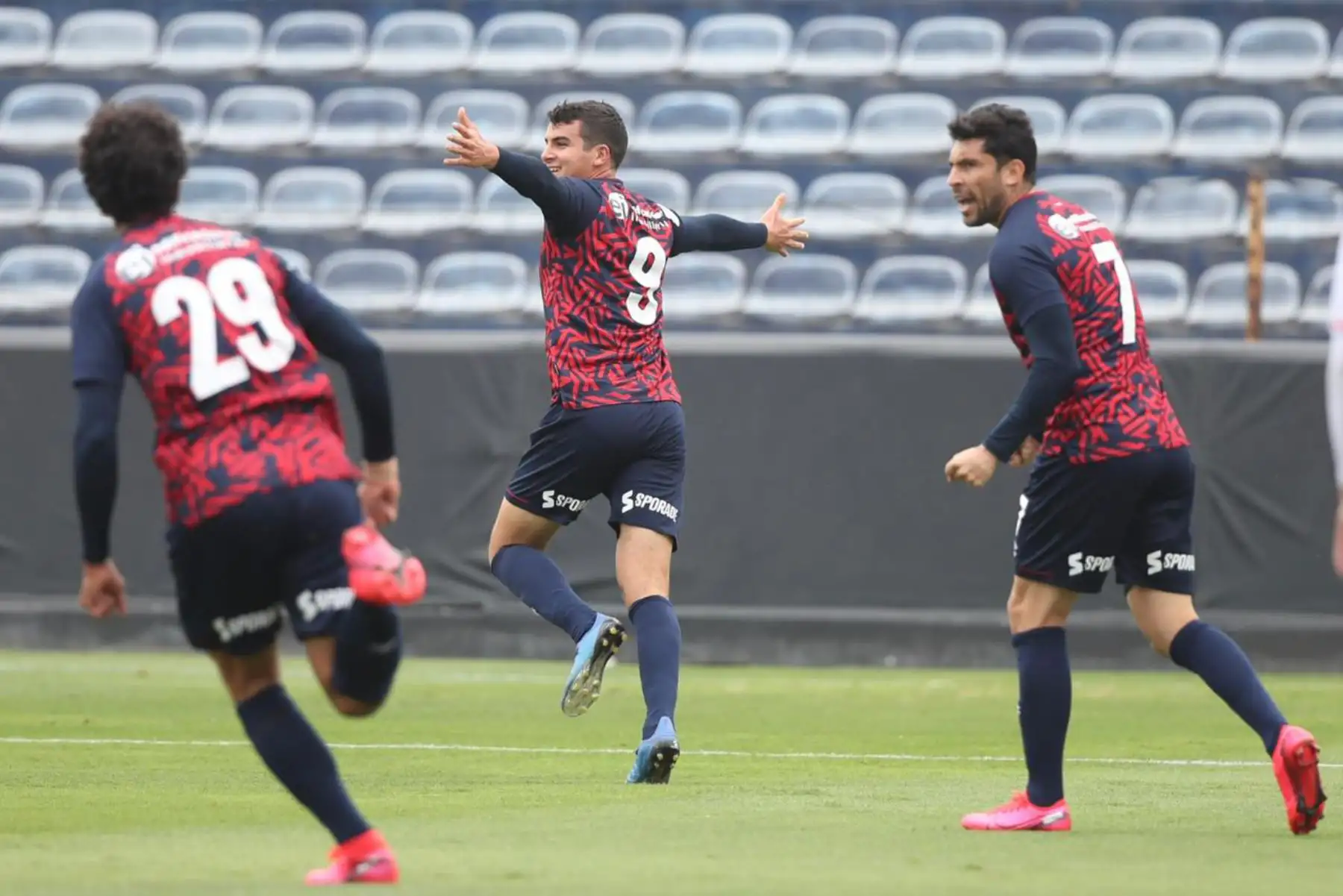 El futbolista Matías Succar del Deportivo Municipal celebra tras anotar gol a Ayacucho FC por la jornada 11 de la Liga 1, en el estadio Alejandro Villanueva. Foto: @LigaFutProf