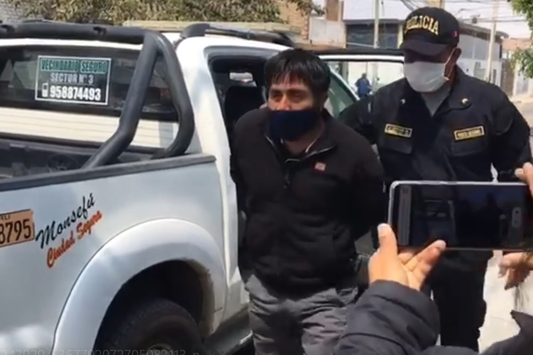 El alcalde de Monsefú, Manuel Pisfil Míñope, fue detenido tras una persecución por parte de los efectivos policiales. Foto: Captura TV