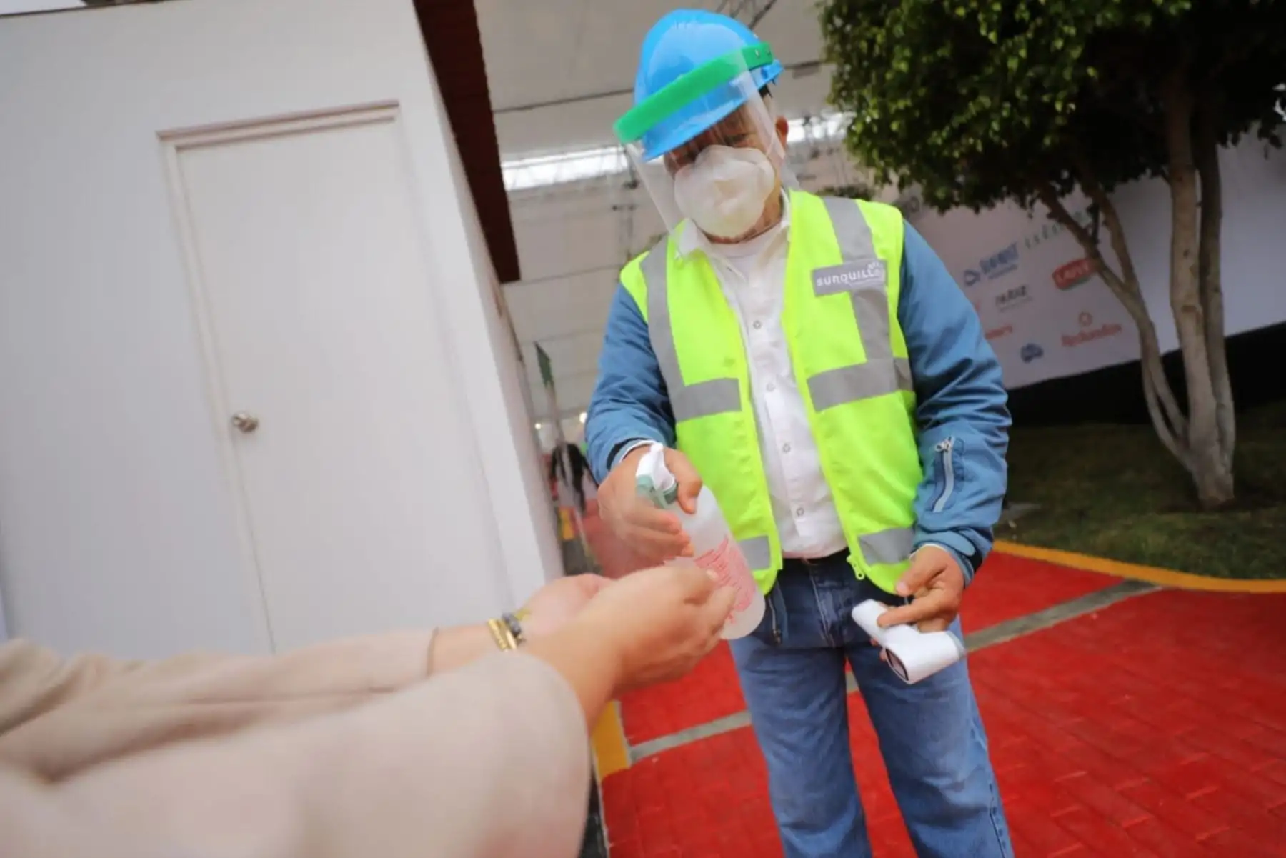 El mercado tubular temporal, en Surquillo.Este centro de abastos ubicado en el parque San Felipe, cuenta con 62 puestos de venta para el comercio y abastecimiento de productos de primera necesidad cumpliendo los protocolos de bioseguridad y salubridad. Foto:ANDINA/Produce