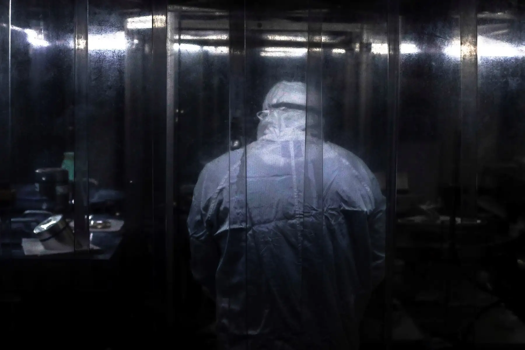Los resultados señalaron una reducción de casi el 100 % en las copias de SARS-CoV-2 que entraron en contacto con muestras de la lámina adhesiva luego de dos minutos de exposición al material. Foto: EFE
