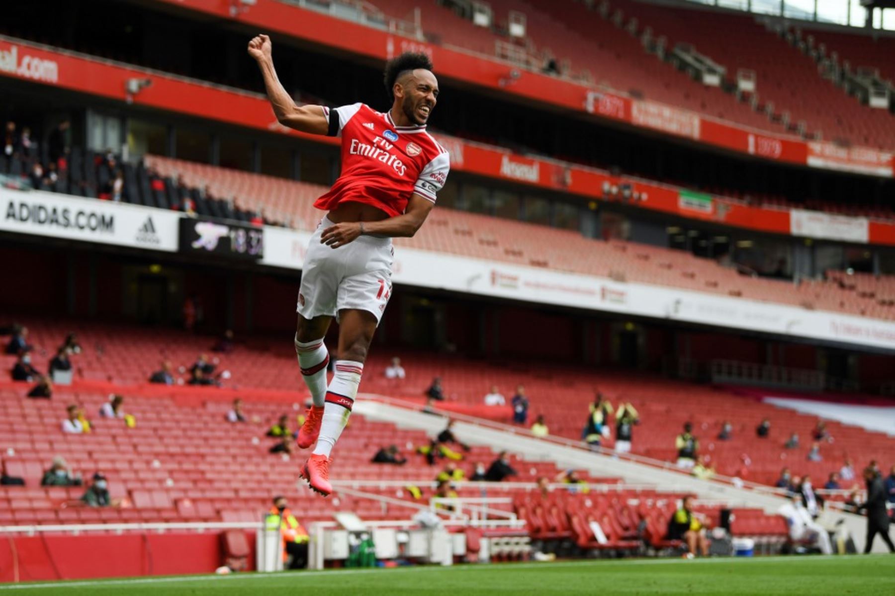 Aubameyang se queda en el Arsenal y ganará más de 450,000 dólares semanales