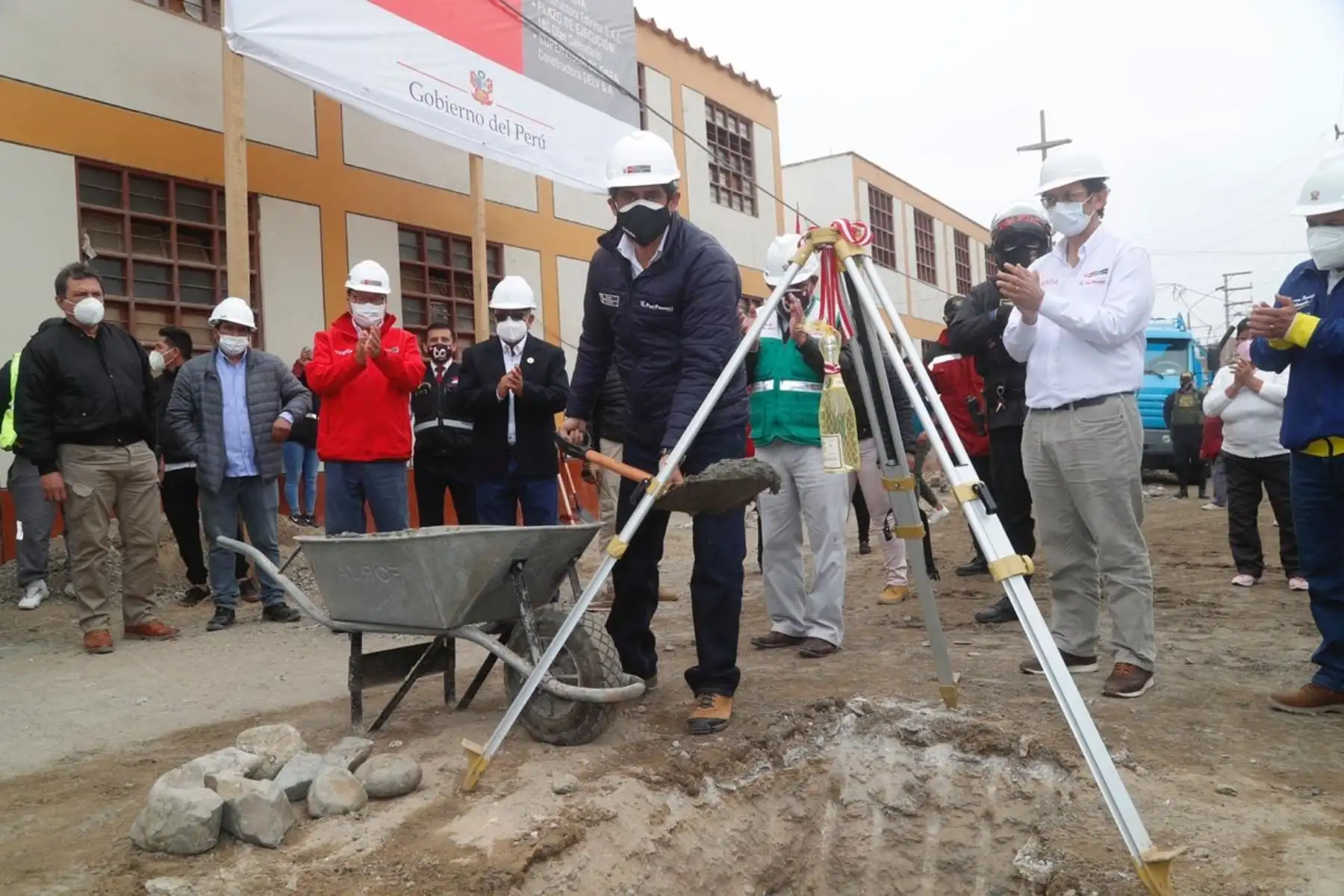 Ministro de Vivienda, Construcción y Saneamiento, Carlos Lozada, inaugura obras de Arranca Perú en Huaura. Foto: Cortesía.