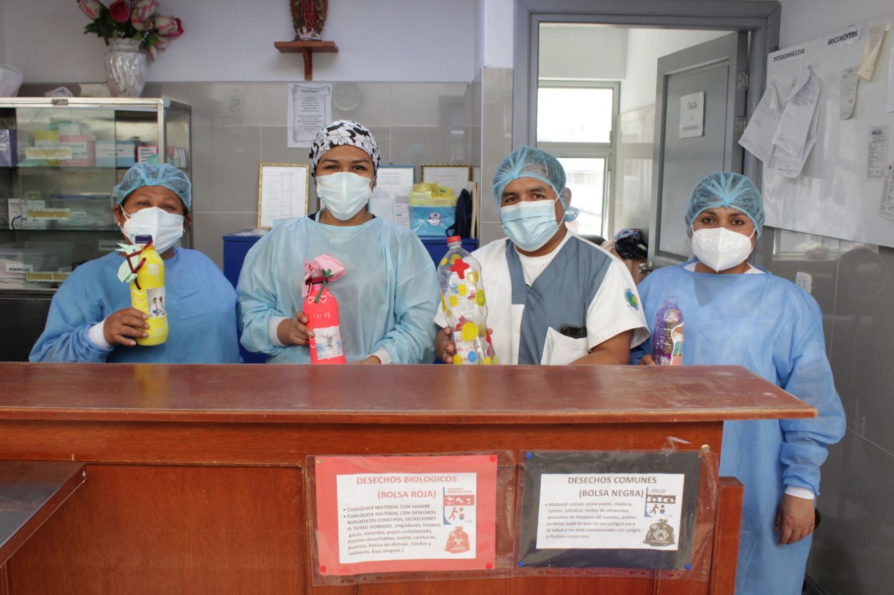 Escolares chimbotanos elaboraron manualidades con mensajes de aliento para pacientes covid-19 y personal de salud del Hospital La Caleta de Chimbote. Foto: ANDINA/Difusión