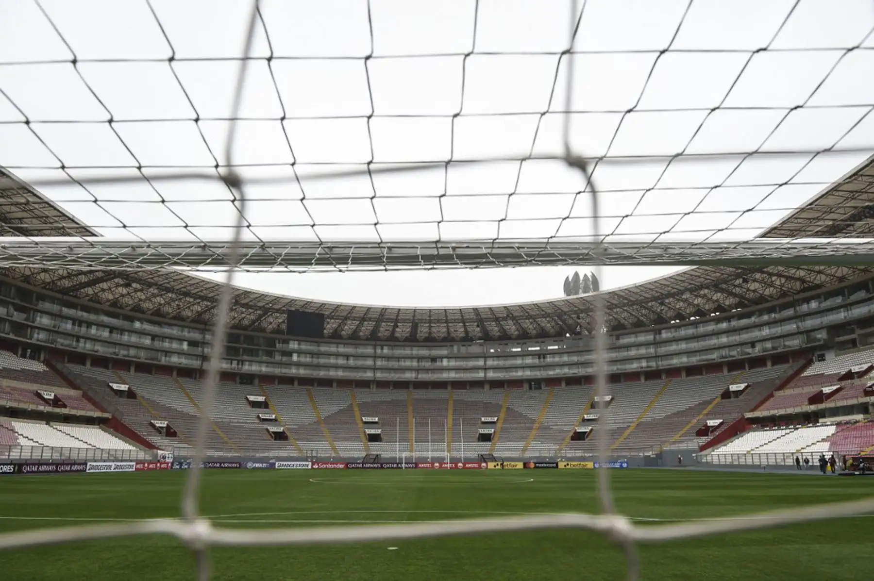 Vista general del Estadio Nacional de Lima antes del partido de fútbol a puertas cerradas entre la Binacional y la Liga Ecuatoriana. Foto: AFP