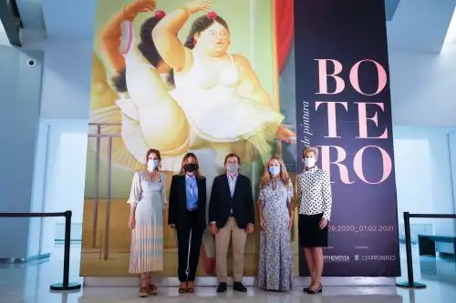 El alcalde de Madrid, José Luís Martínez Almeida, participa hoy, 16 de septiembre de 2020, de la inauguración de la exposición "Botero:60 años de pintura" en el Centro Centro de la ciudad de Madrid. Foto: EFE