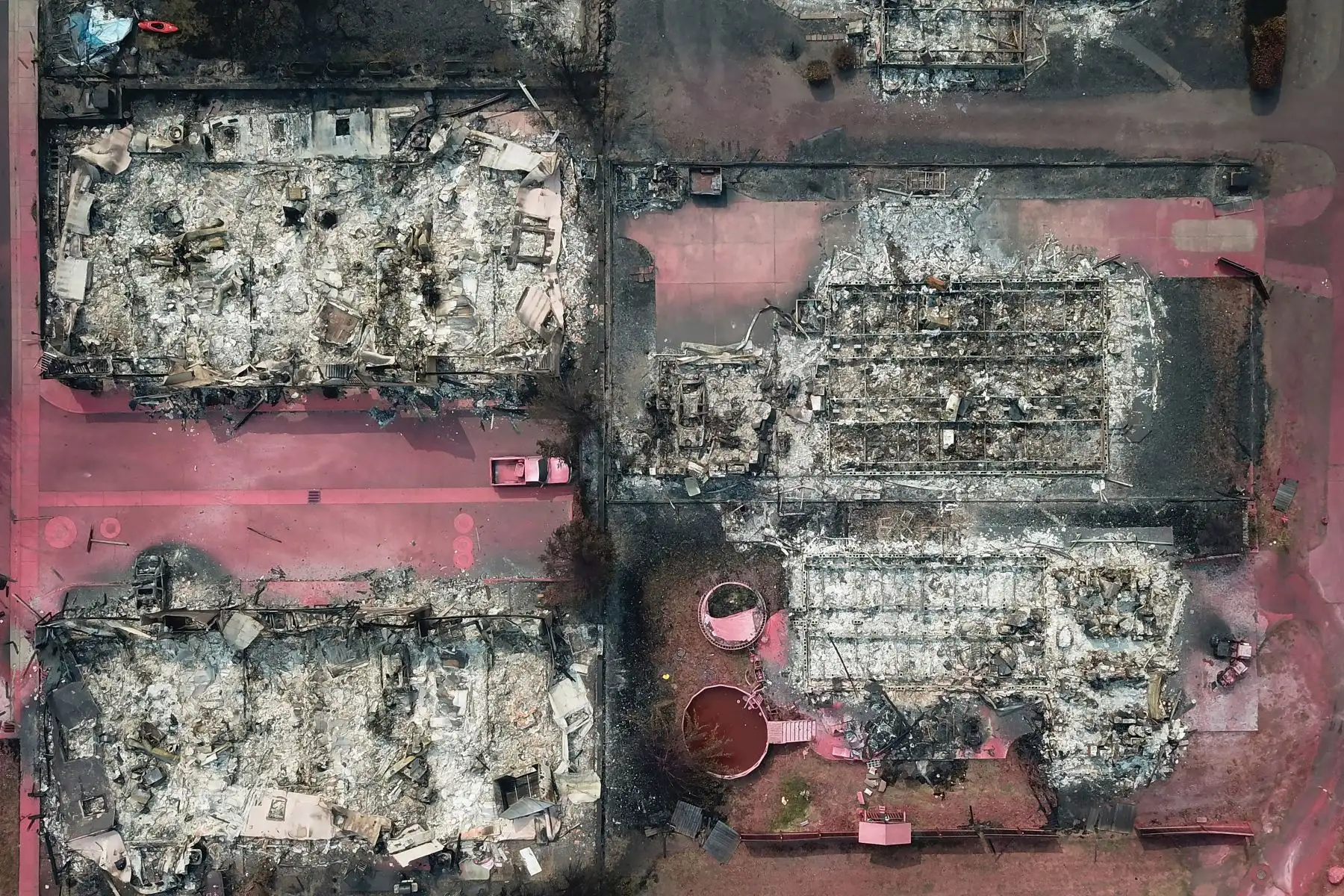Una vista aérea muestra las propiedades destruidas por el incendio de Almeda en Talent, Oregón. Foto: AFP