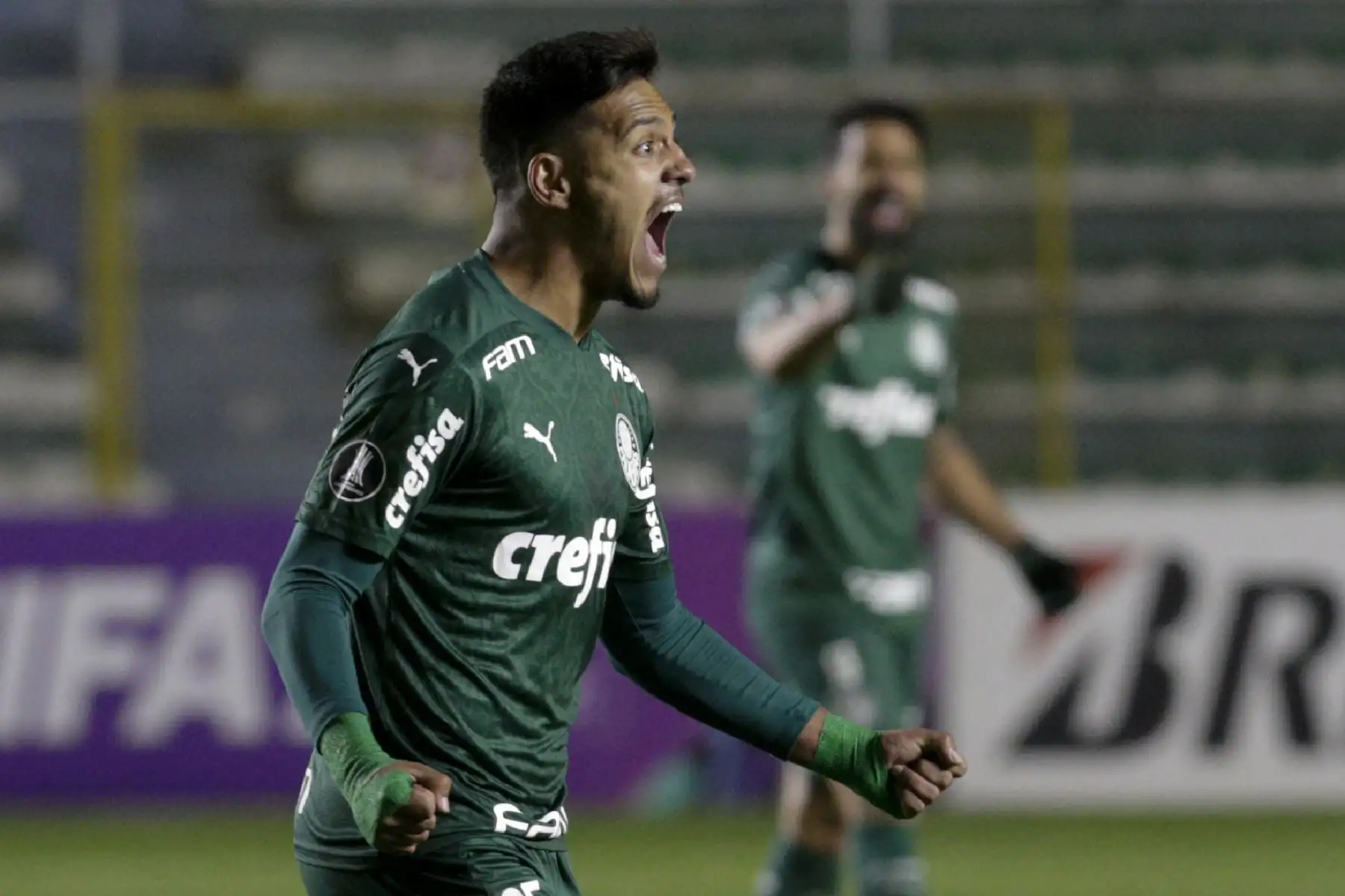 El mediocampista brasileño del Palmeiras Gabriel Menino celebra tras anotar contra el Bolívar de Bolivia durante su partido de fútbol a puerta cerrada en la fase de grupos de la Copa Libertadores en el Estadio Hernando Siles en La Paz. En el resultado, el Palmeiras gano 2 a 1 al Bolivar.
Foto: AFP
