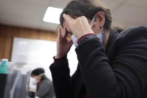 El jefe del servicio de Neurología del Hospital Nacional Rebagliati, Marco Zúñiga Gamarra, informó que el 90% de la población ha tenido un dolor de cabeza en algún momento de su vida. De este porcentaje, el 60% sufre de dolor de cabeza recurrente y el 12% tiene el diagnóstico de migraña. ANDINA/EsSalud