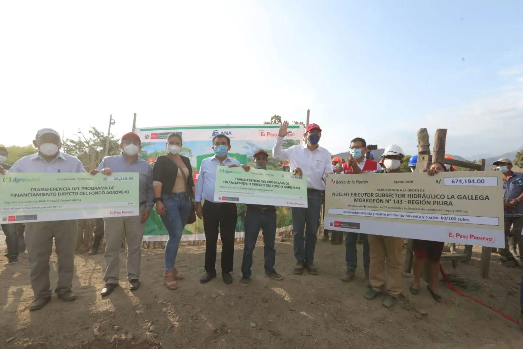 El presidente de la República, Martín Vizcarra inaugura infraestructura y hace entrega de bienes en la Cooperativa Agraria APPBOSA- Cadena de Banano orgánico en Piura.
Foto: ANDINA/Prensa Presidencia
