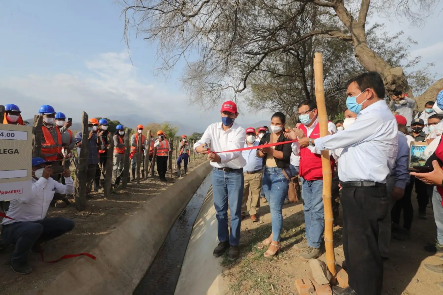 El presidente de la República, Martín Vizcarra inaugura infraestructura y hace entrega de bienes en la Cooperativa Agraria APPBOSA- Cadena de Banano orgánico en Piura.
Foto: ANDINA/Prensa Presidencia