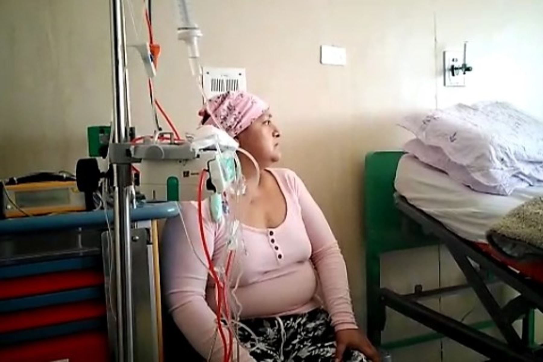 Emperatriz Alfaro se recupera satisfactoriamente tras un trasplante de médula ósea en el hospital Almanzor Aguinaga de EsSalud, en Lambayeque.