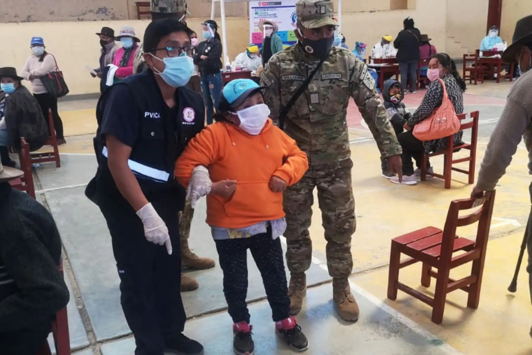 Comando Conjunto de las Fuerzas Armadas espera
llegar a más de 12 mil atenciones de salud en distritos de
Puquio y Llochegua, en Ayacucho.
Foto: CCFFAA