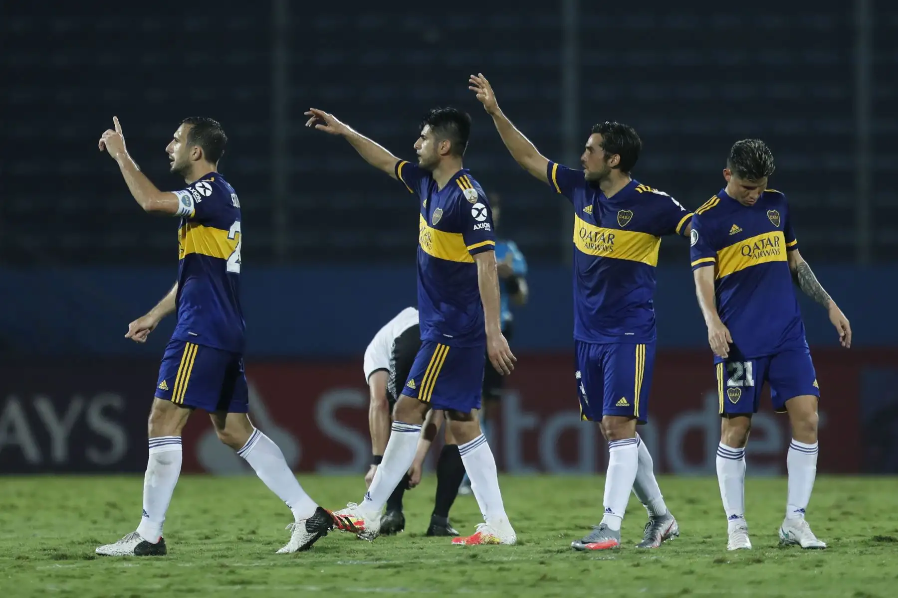 Los jugadores de Boca Juniors de Argentina son vistos durante su partido de fútbol a puerta cerrada de la fase de grupos de la Copa Libertadores contra Libertad de Paraguay en el estadio La Nueva Olla en Asunción.
Foto: AFP