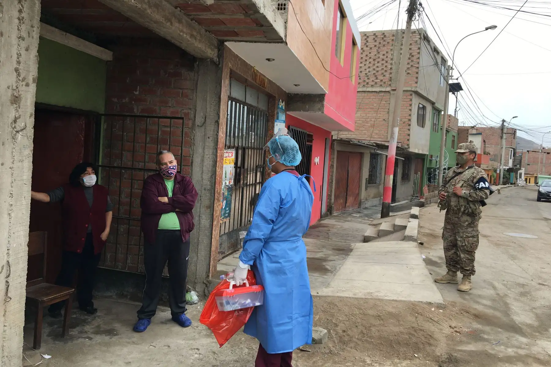 Más de 7 mil personas vulnerables de Chorrillos y Villa El Salvador, fueron beneficiados con pruebas de descarte de Covid-19 , de parte del Ministerio de Salud en el marco de la “Operación Tayta”.
Foto: Minsa