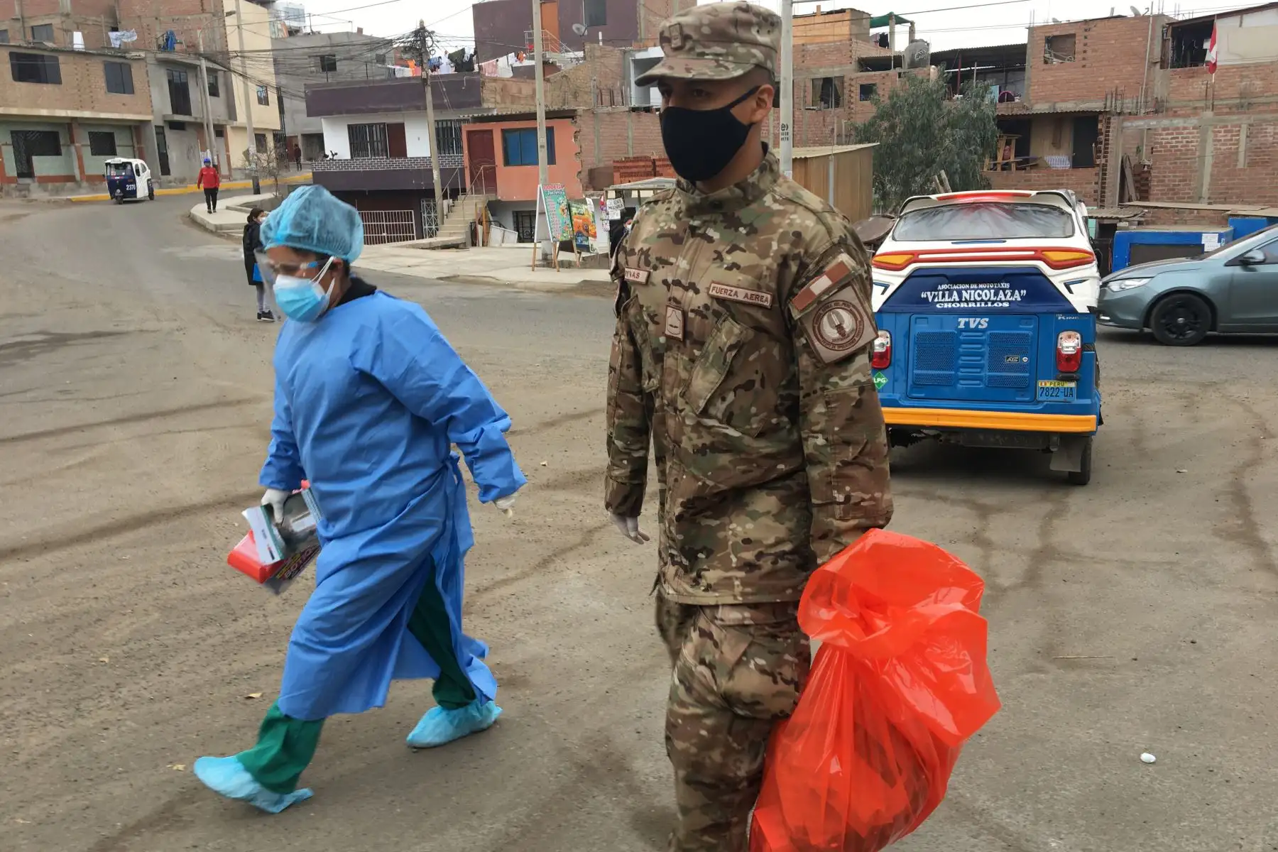 Más de 7 mil personas vulnerables de Chorrillos y Villa El Salvador, fueron beneficiados con pruebas de descarte de Covid-19 , de parte del Ministerio de Salud en el marco de la “Operación Tayta”.
Foto: Minsa