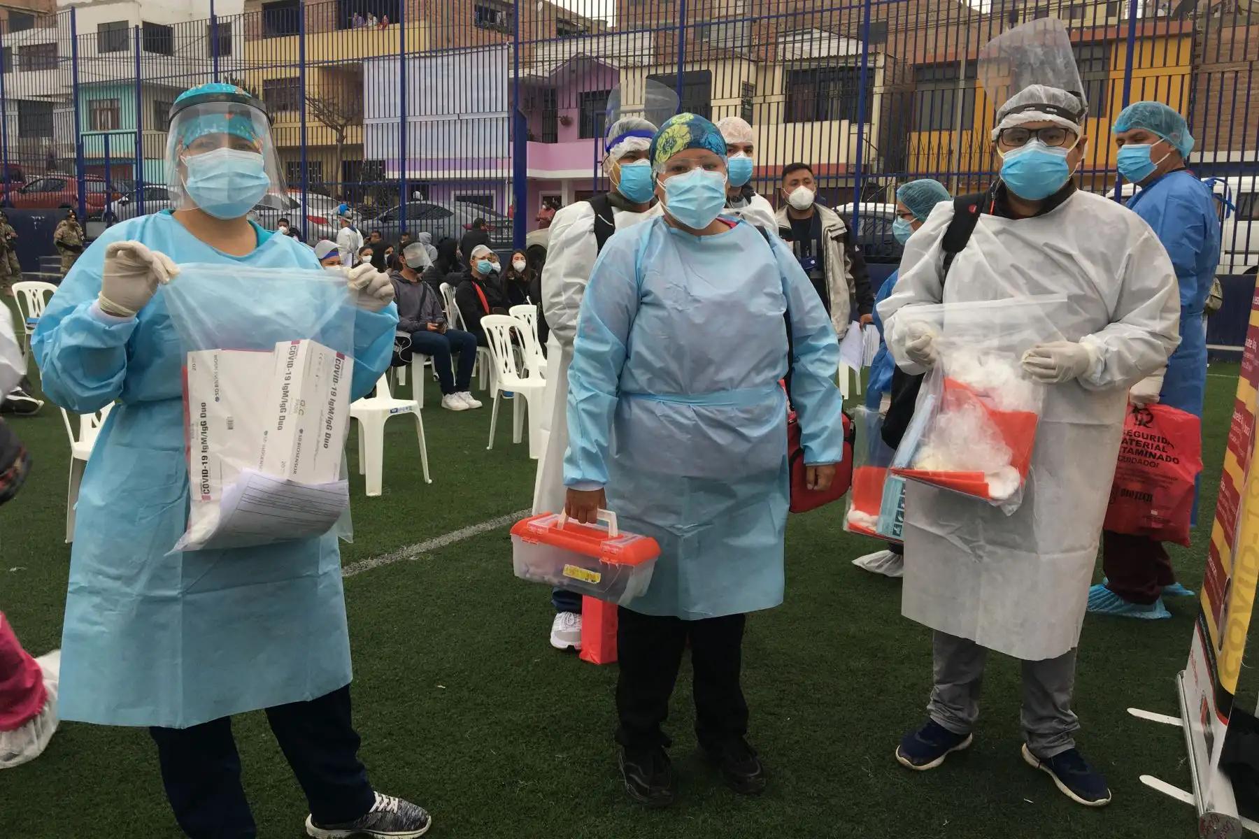 Más de 7 mil personas vulnerables de Chorrillos y Villa El Salvador, fueron beneficiados con pruebas de descarte de Covid-19 , de parte del Ministerio de Salud en el marco de la “Operación Tayta”.
Foto: Minsa