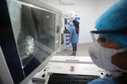 EsSalud realizó campaña de detección de cáncer de mama en centro oncológico. Foto: ANDINA/Difusión.