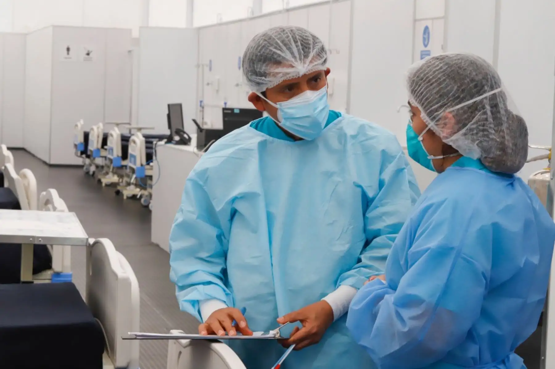 El presidente Martin Vizcarra, inspecciona Villa EsSalud La Libertad, establecimiento destinado para brindar atención a pacientes con Covid-19. Foto: ANDINA/ Prensa Presidencia