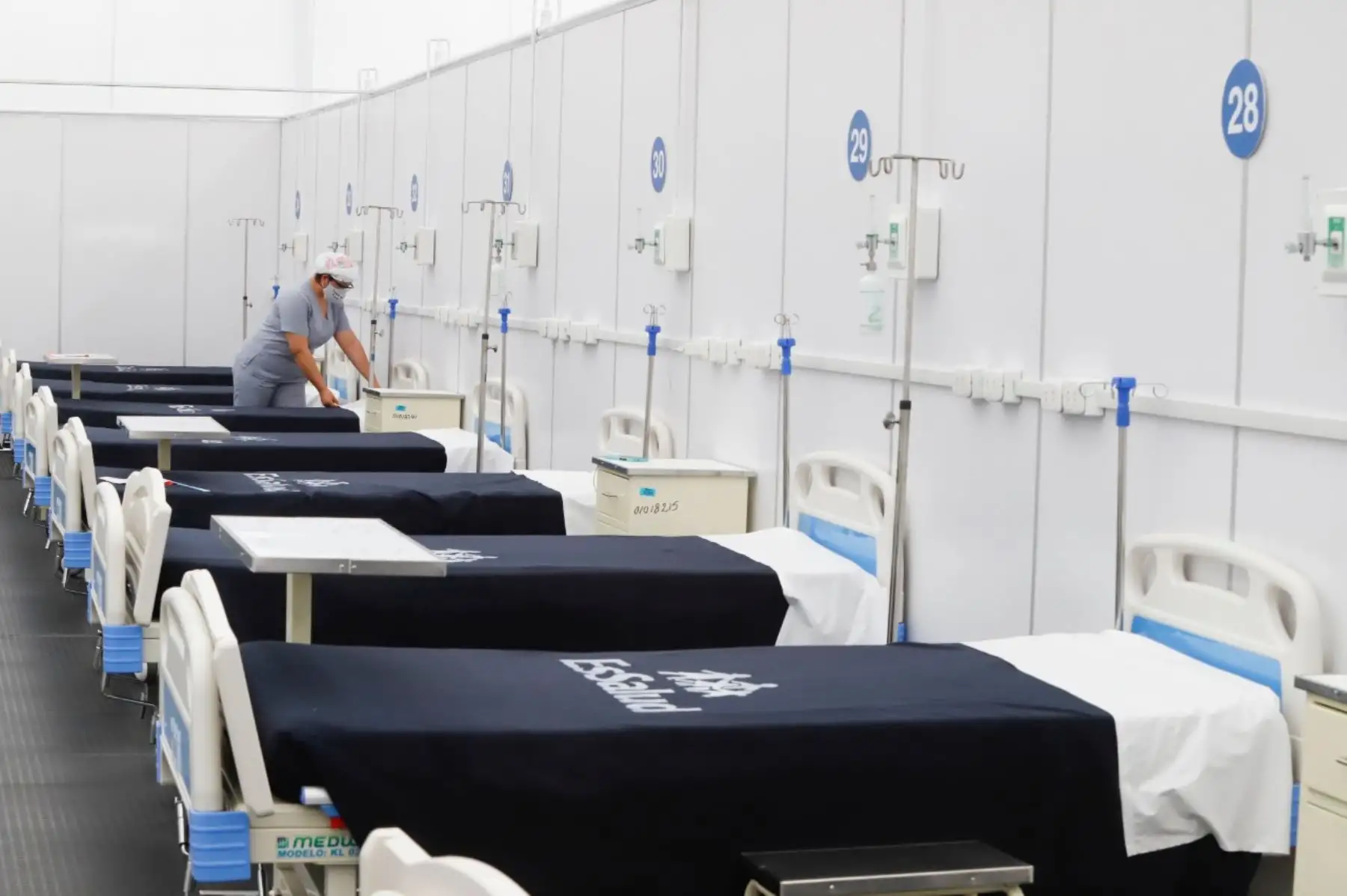 El presidente Martin Vizcarra, inspecciona Villa EsSalud La Libertad, establecimiento destinado para brindar atención a pacientes con Covid-19. Foto: ANDINA/ Prensa Presidencia