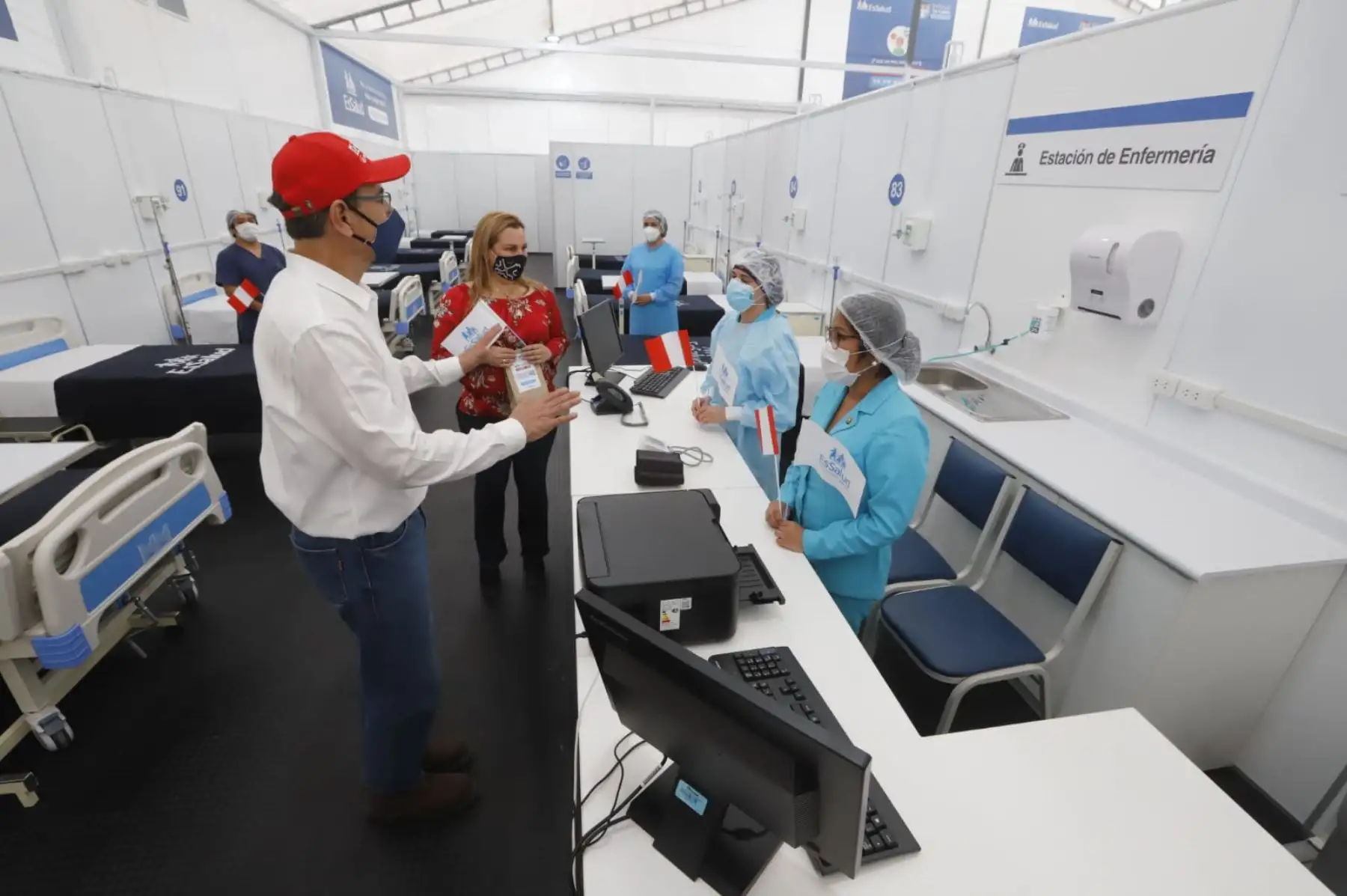 El presidente Martin Vizcarra, inspecciona Villa EsSalud La Libertad, establecimiento destinado para brindar atención a pacientes con Covid-19. Foto: ANDINA/ Prensa Presidencia