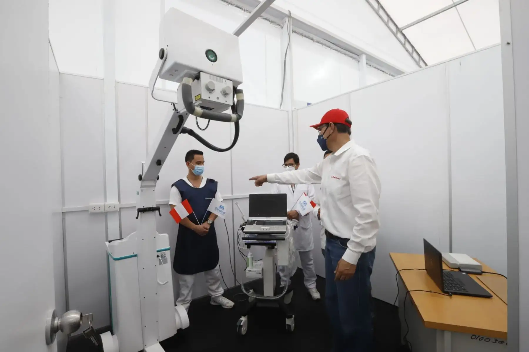 El presidente Martin Vizcarra, inspecciona Villa EsSalud La Libertad, establecimiento destinado para brindar atención a pacientes con Covid-19. Foto: ANDINA/ Prensa Presidencia