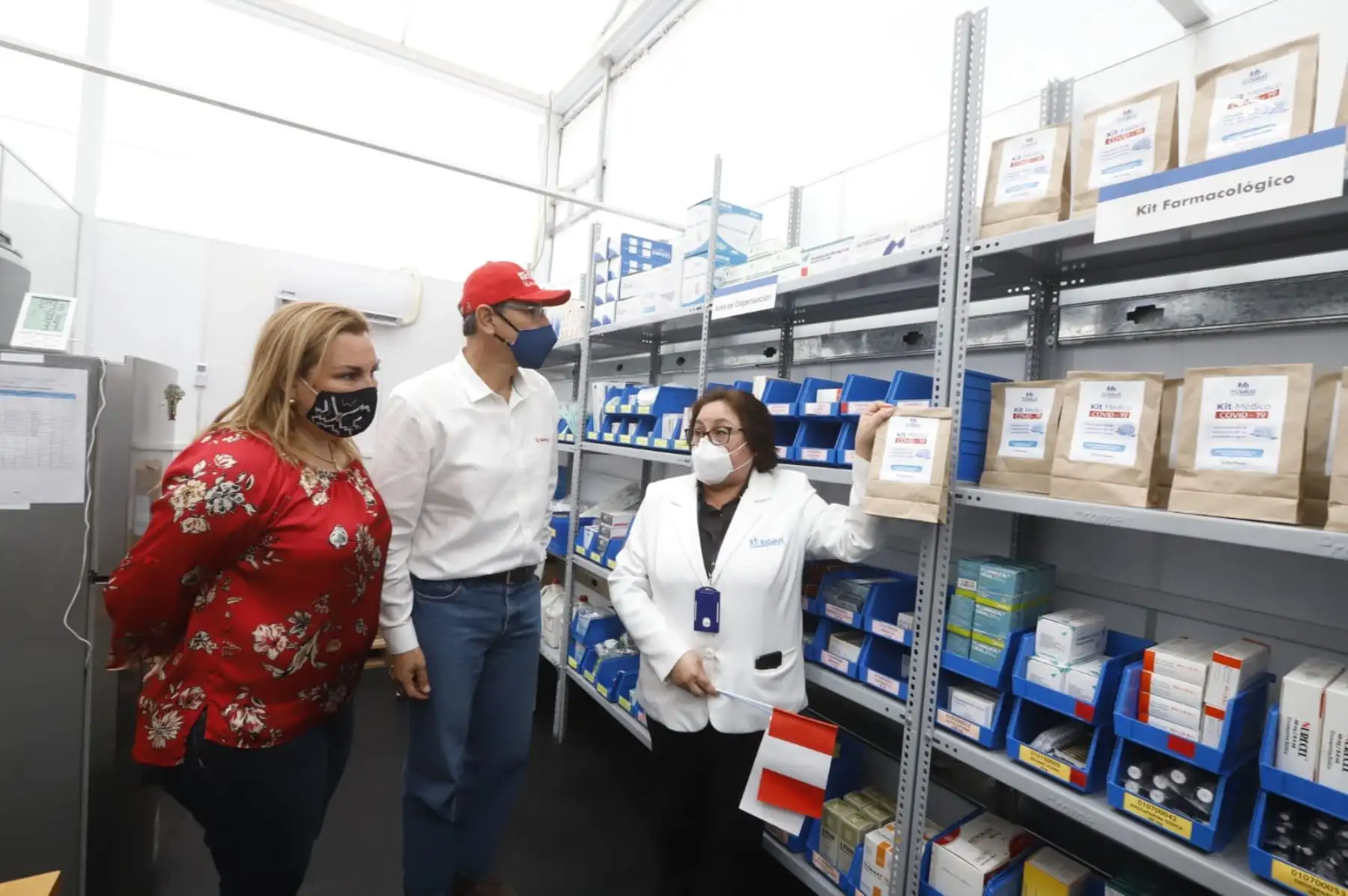 El presidente Martin Vizcarra, inspecciona Villa EsSalud La Libertad, establecimiento destinado para brindar atención a pacientes con Covid-19. Foto: ANDINA/ Prensa Presidencia