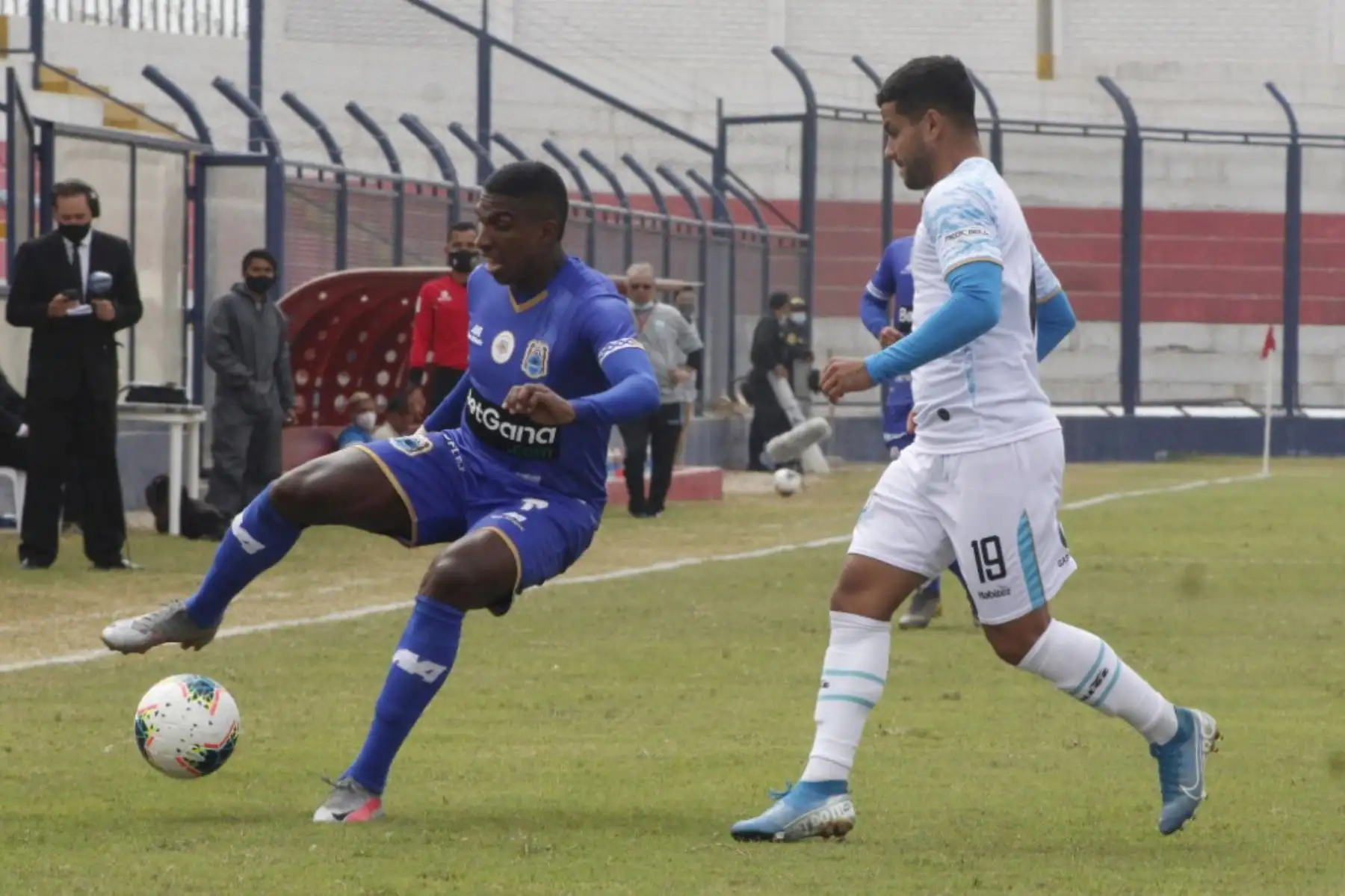 Deportivo Binacional se enfrenta al Club Llacuabamba por la jornada 12 de la Liga 1 que se disputa en el estadio Iván Elias Moreno.. 
Foto: @LigaFutProf