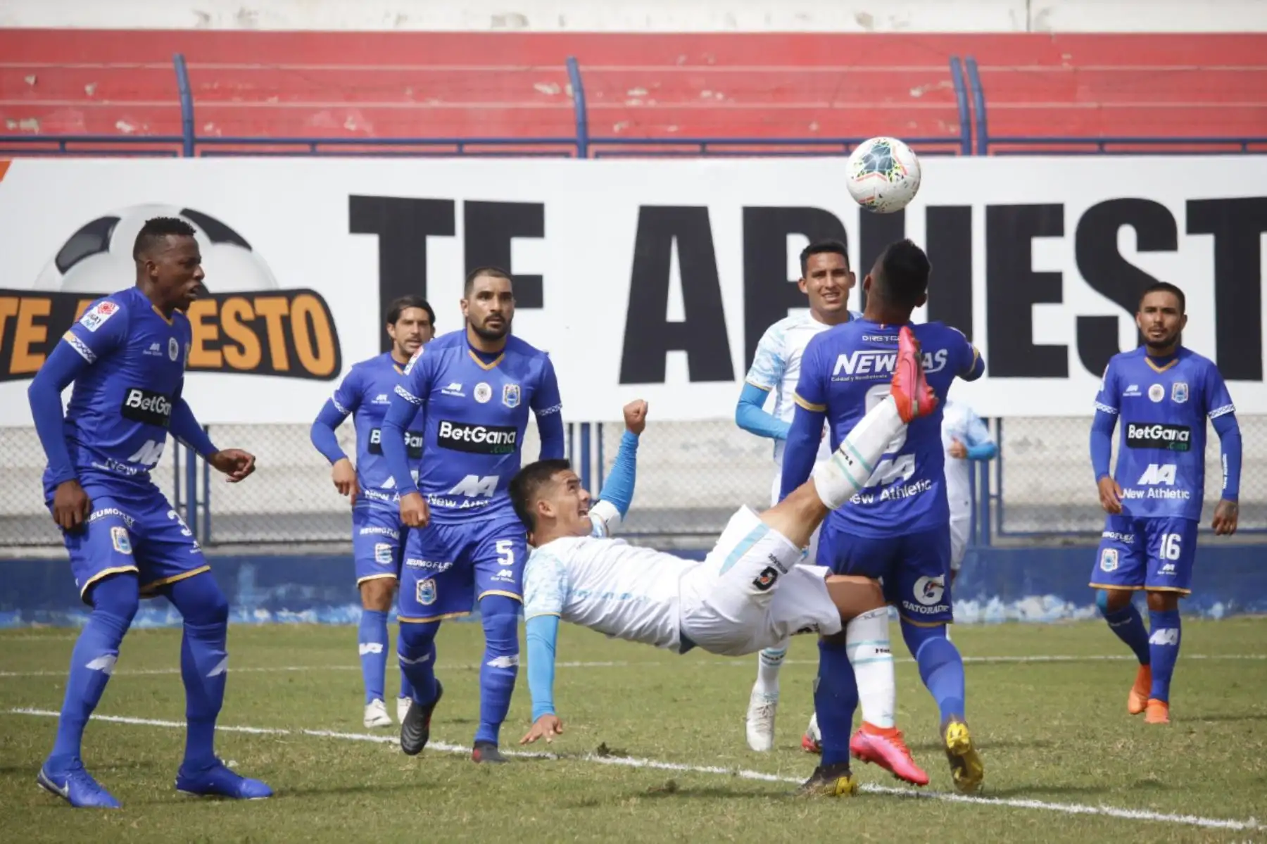 Deportivo Binacional se enfrenta al Club Llacuabamba por la jornada 12 de la Liga 1 que se disputa en el estadio Iván Elias Moreno.. 
Foto: @LigaFutProf
