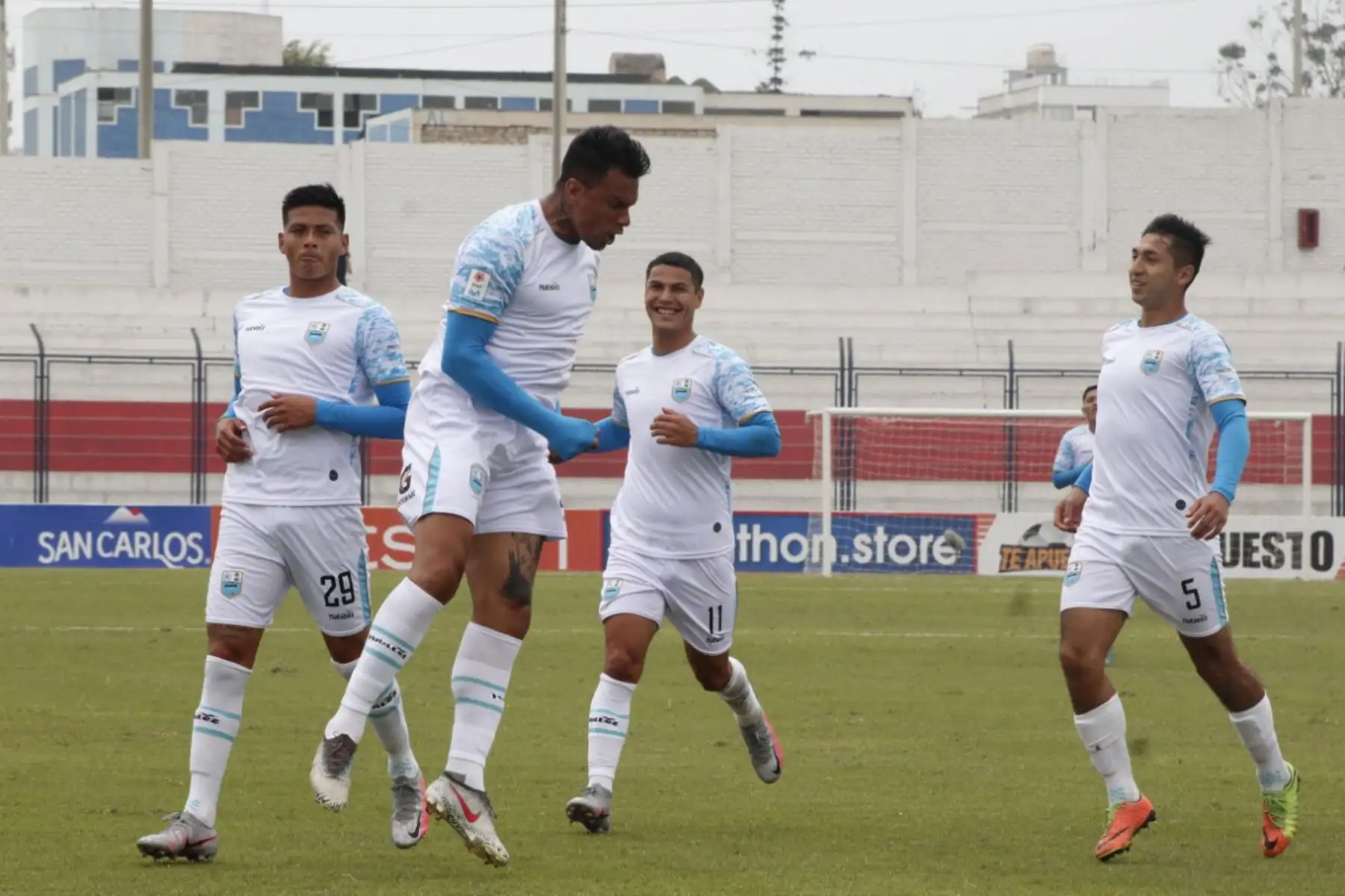 Deportivo Binacional se enfrenta al Club Llacuabamba por la jornada 12 de la Liga 1 que se disputa en el estadio Iván Elias Moreno.. 
Foto: @LigaFutProf