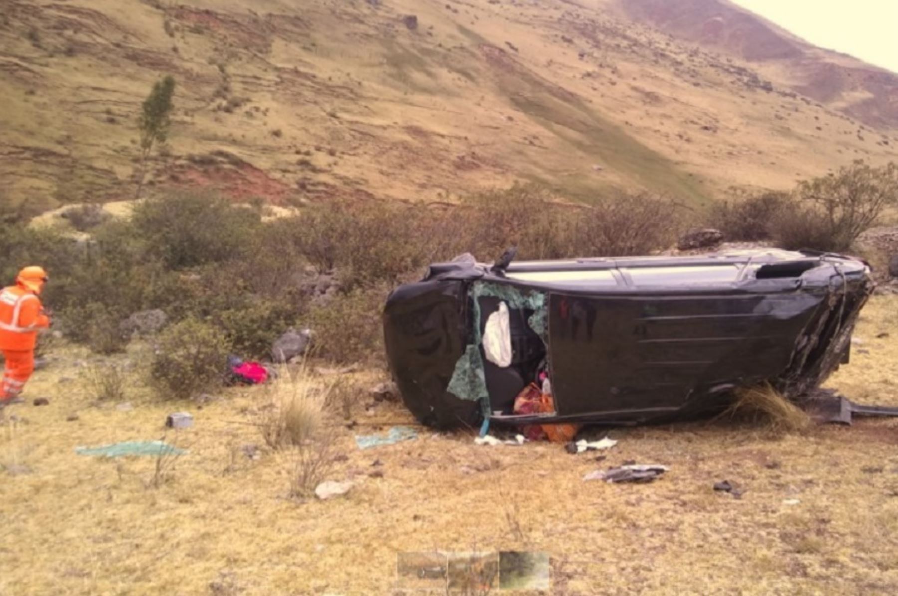 Dos personas fallecieron y otra resultó herida tras el despiste y vuelco del vehículo en que el viajaban rumbo al centro poblado de Chinche Rabí, ubicado en el distrito de Yanahuanca, en la región Pasco.