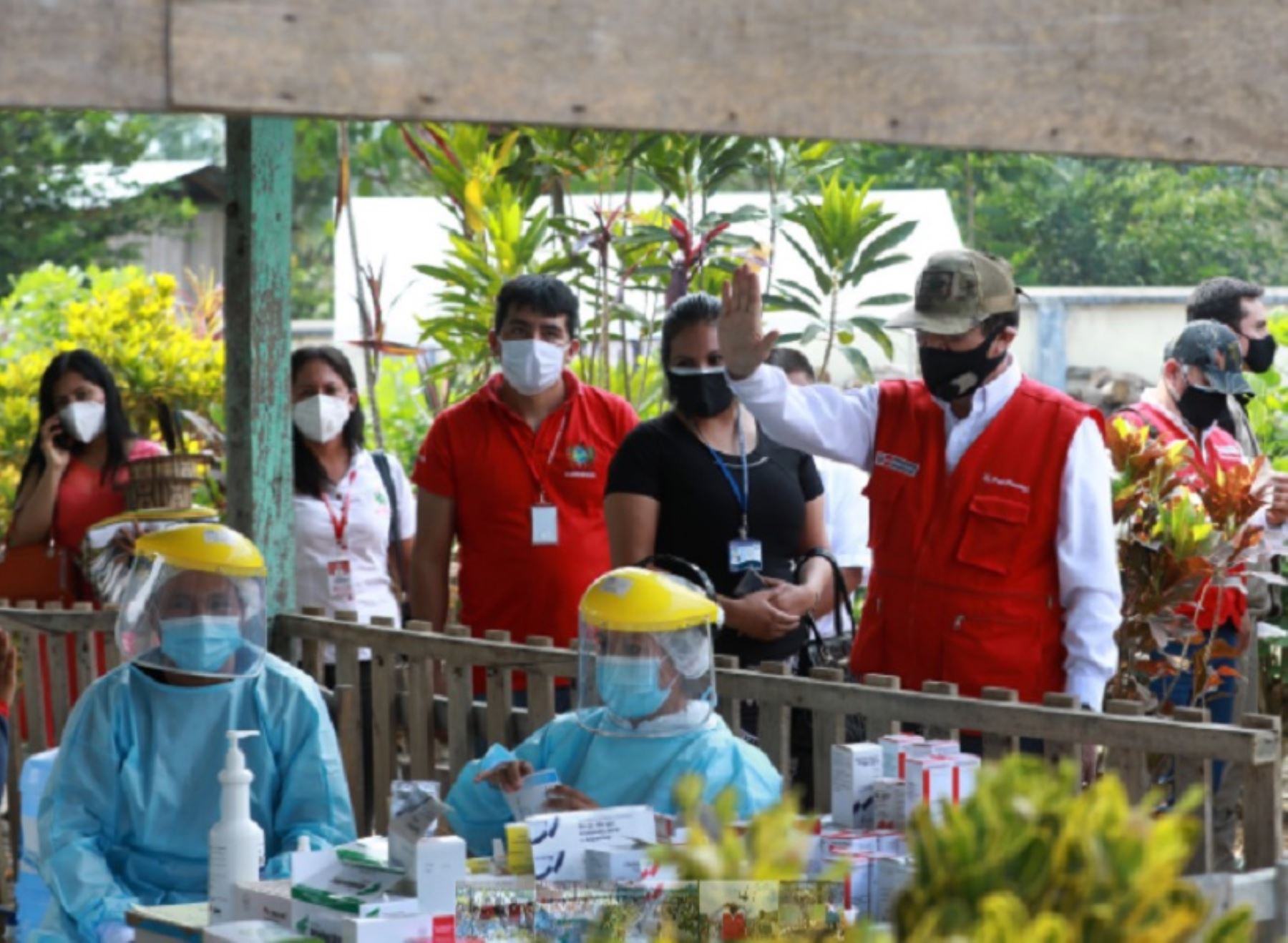 El ministro de Defensa, Jorge Chavez Cresta, supervisó hoy una importante Campaña Cívica de Salud en la localidad Llochegua, en la región Ayacucho, perteneciente a la zona del Valle de los ríos Apurímac, Ene y Mantaro (Vraem). Foto: Ministerio de Defensa