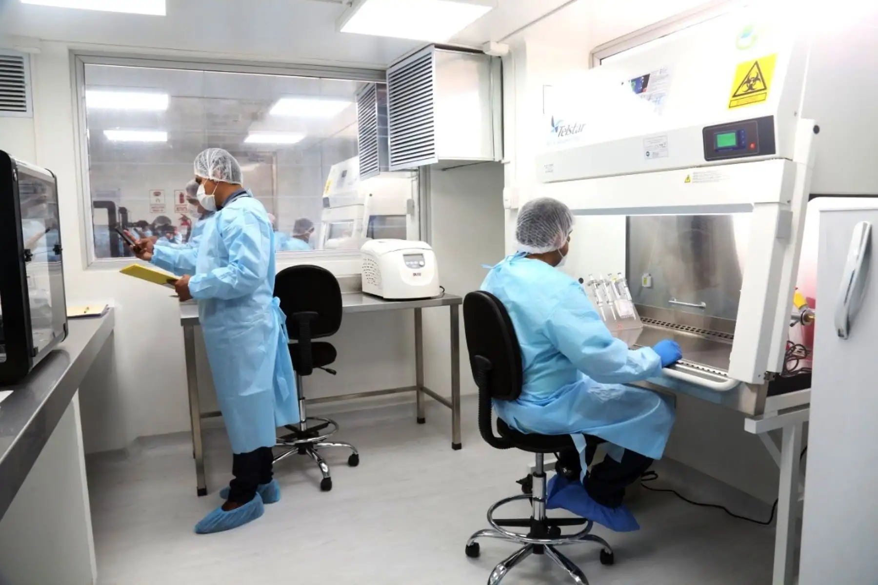 Con el objetivo de reducir los niveles de contaminación ambiental generada por los plásticos, un equipo de investigadores de la Universidad Nacional de San Agustín de Arequipa (UNSA) trabaja en un proyecto que busca, mediante la desintegración térmica, reutilizar sus productos derivados como combustible. ANDINA/Difusión
