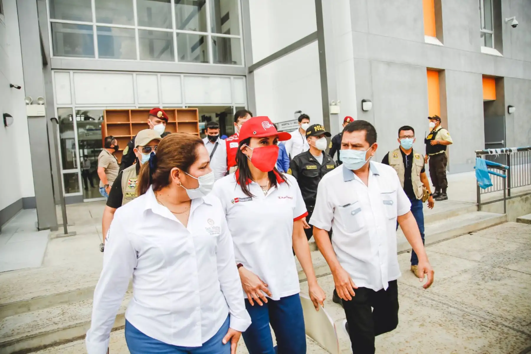 Ministra  de Desarrollo e Inclusión Social,  Patricia Donayre, visita el hospital de Moyobamba y dialogó con el personal médico y conoció la situación que vive la región en la emergencia sanitaria. 
Foto: Midis
