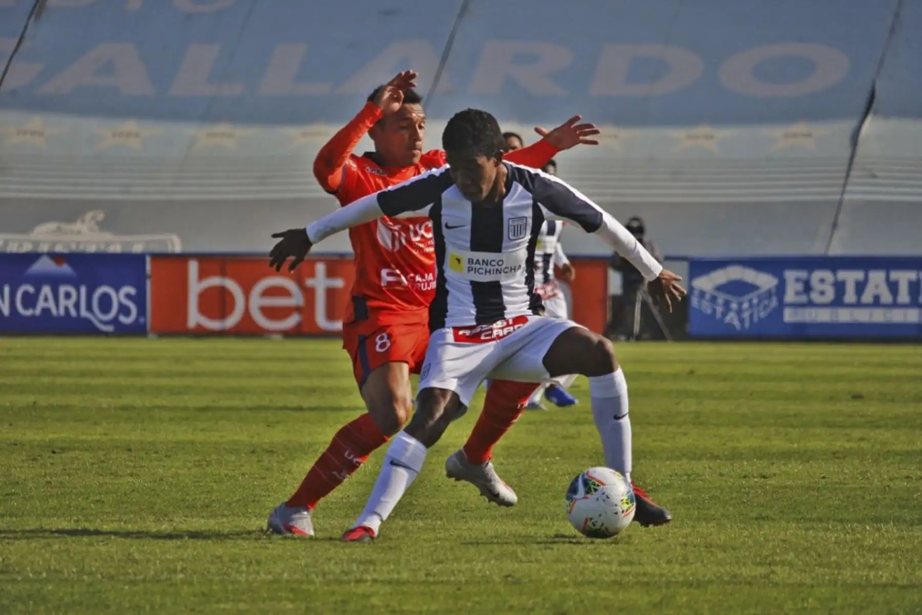 Alianza Lima juega contra la Universidad César Vallejo en el estadio Alberto Gallardo por la fecha 13 del Torneo Apertura. Foto: Liga 1