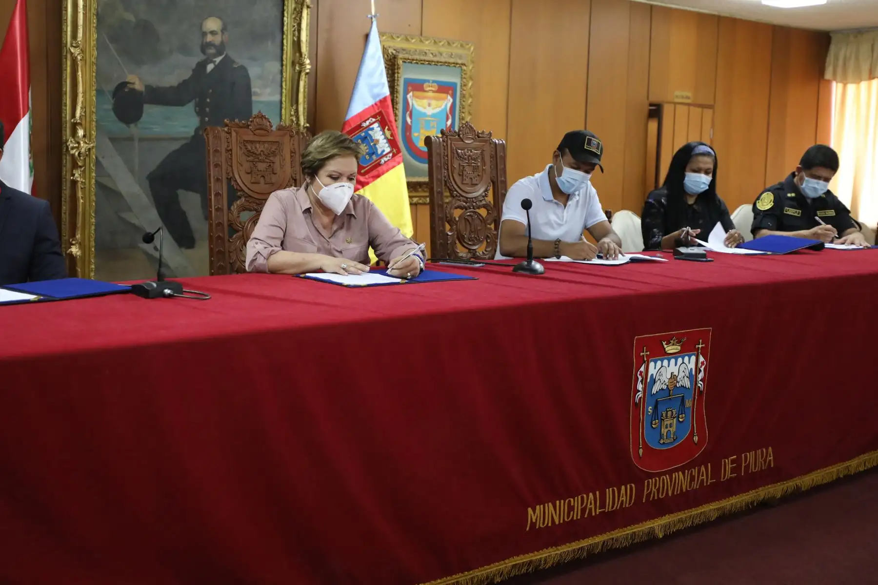 Ministra de la Mujer, Rosario Sasieta, suscribió Acta de Intención con autoridades piuranas.
Foto: MIMP
