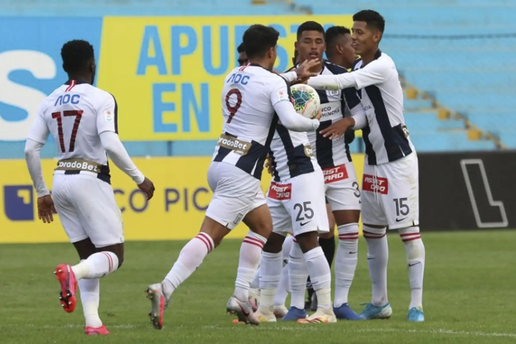 Alianza Lima juega contra la Universidad César Vallejo en el estadio Alberto Gallardo por la fecha 13 del Torneo Apertura. Foto: Liga 1