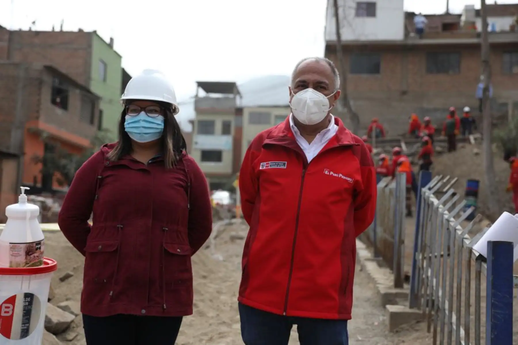 El ministro de Trabajo, Javier Palacios Gallegos, supervisa proyectos de infraestructura que se desarrollan en el distrito de Independencia, en el marco del programa ‘Trabaja Perú’, que brinda empleo temporal a las personas en situación de vulnerabilidad. Lo acompañan los congresistas Carolina Valer y Daniel Olivares; el  la directora del programa, Ana Rodríguez, el jefe de la Unidad Zonal de Lima Norte, Miguel Meléndez, y representantes de la comuna distrital. Foto ANDINA/Ministerio de Trabajo