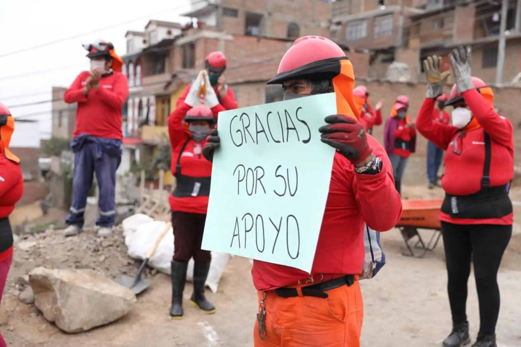 El ministro de Trabajo, Javier Palacios Gallegos, supervisa proyectos de infraestructura que se desarrollan en el distrito de Independencia, en el marco del programa ‘Trabaja Perú’, que brinda empleo temporal a las personas en situación de vulnerabilidad.  Foto ANDINA/Ministerio de Trabajo