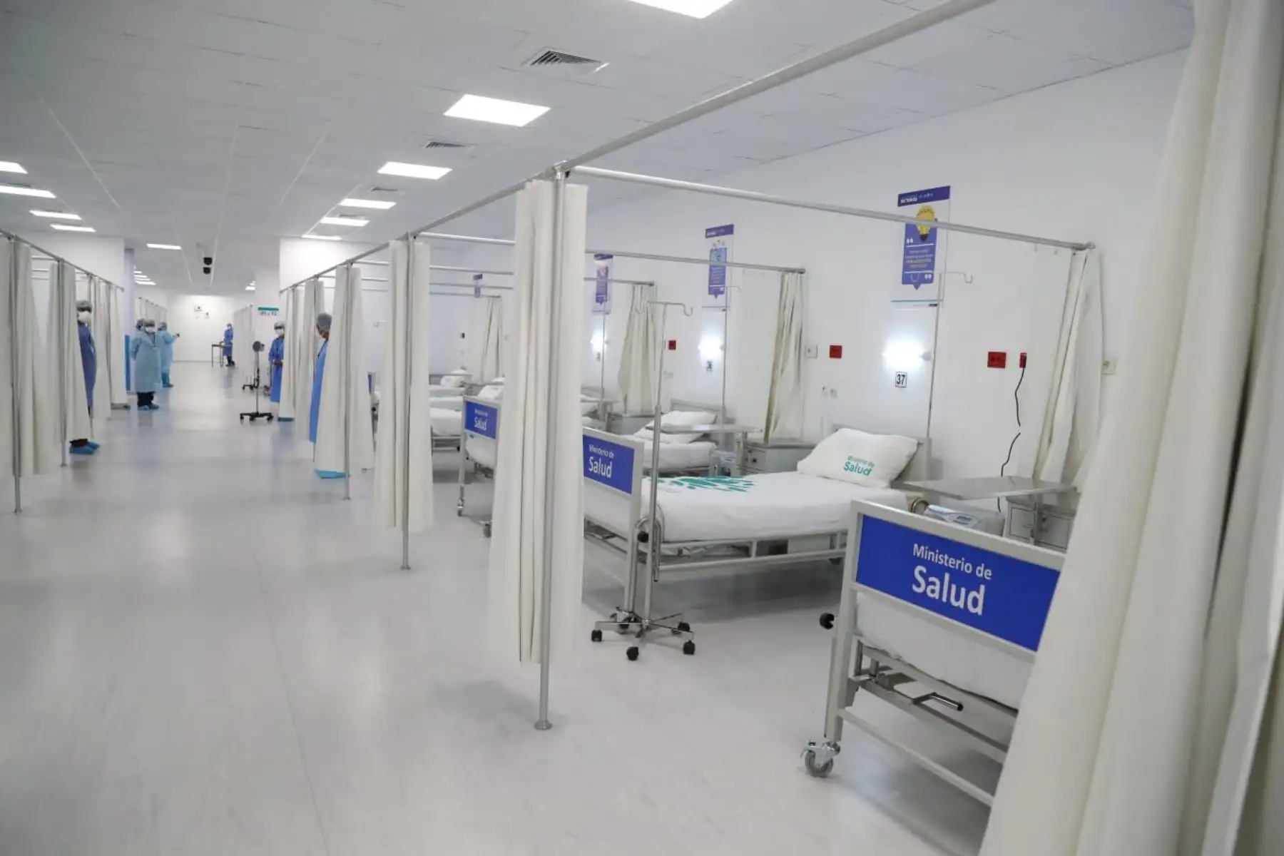 El presidente de la República, Martín Vizcarra, pone en funcionamiento el Centro de  Atención y Aislamiento Temporal, que cuenta con 50 camas de hospitalización para pacientes Covid 19 en Sicuani, Cusco. Foto: ANDINA/ Prensa Presidencia