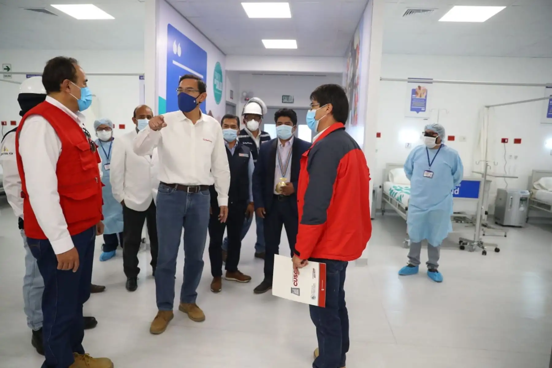 El presidente de la República, Martín Vizcarra, pone en funcionamiento el Centro de  Atención y Aislamiento Temporal, que cuenta con 50 camas de hospitalización para pacientes Covid 19 en Sicuani, Cusco. Foto: ANDINA/ Prensa Presidencia