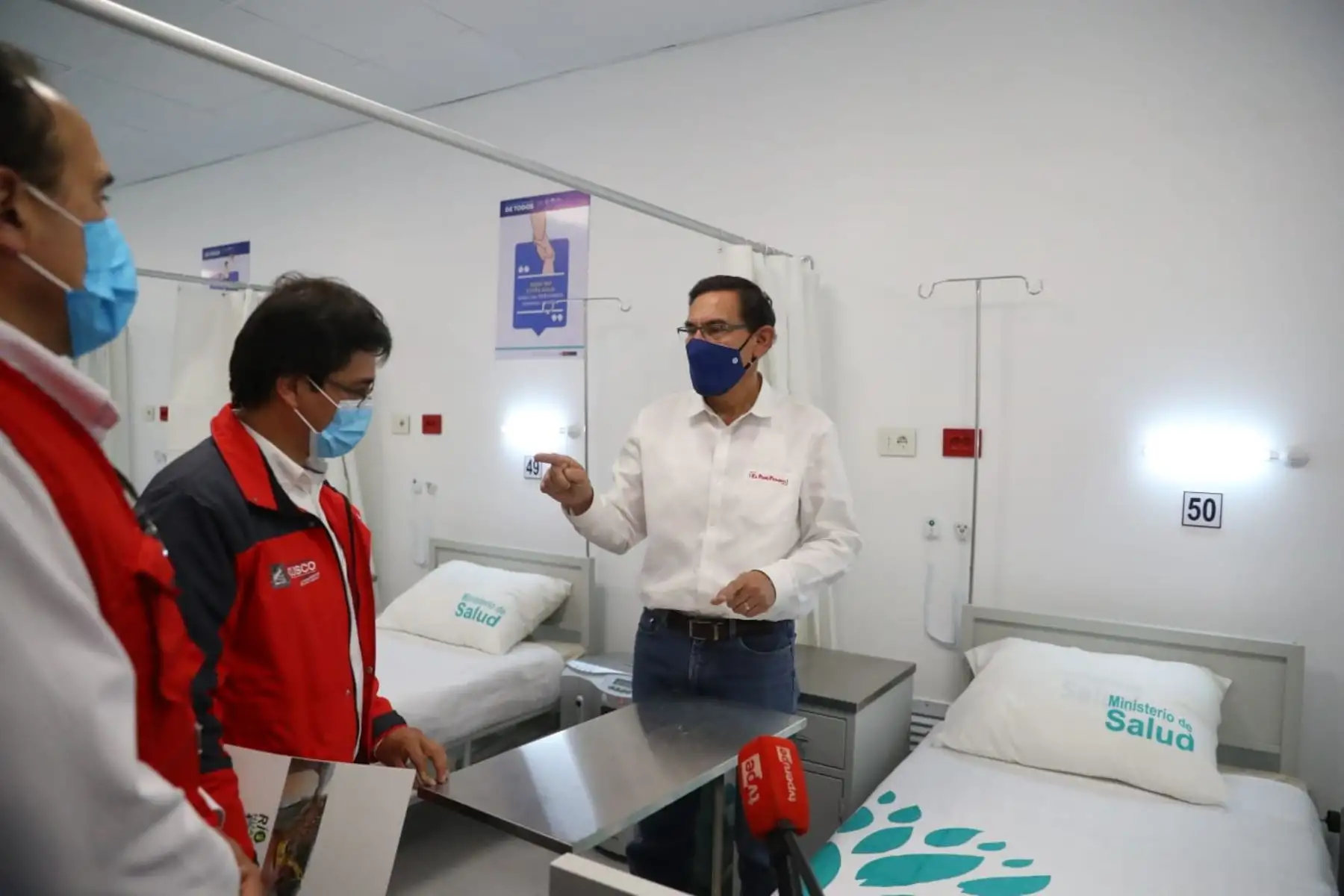 El presidente de la República, Martín Vizcarra, pone en funcionamiento el Centro de  Atención y Aislamiento Temporal, que cuenta con 50 camas de hospitalización para pacientes Covid 19 en Sicuani, Cusco. Foto: ANDINA/ Prensa Presidencia