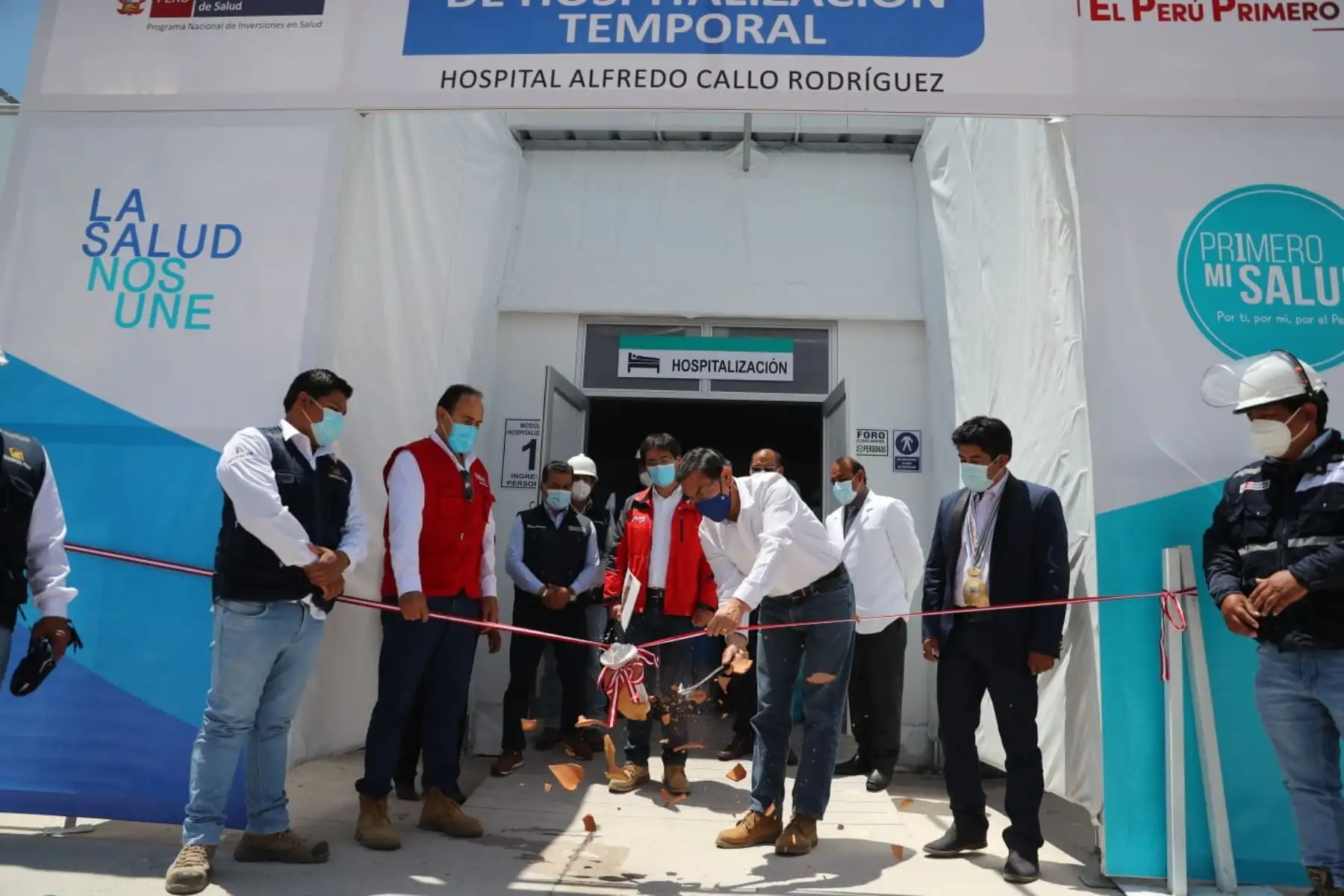 El presidente de la República, Martín Vizcarra, pone en funcionamiento el Centro de  Atención y Aislamiento Temporal, que cuenta con 50 camas de hospitalización para pacientes Covid 19 en Sicuani, Cusco. Foto: ANDINA/ Prensa Presidencia