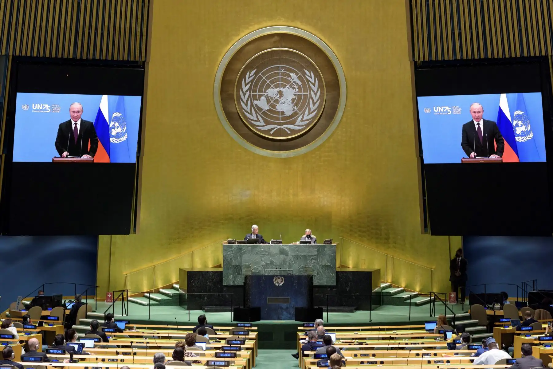 También dijo que su país está abierto a suministrar a otras naciones la denominada "Spútnik V", que según destacó se ha demostrado "segura" y "efectiva". Foto: EFE
