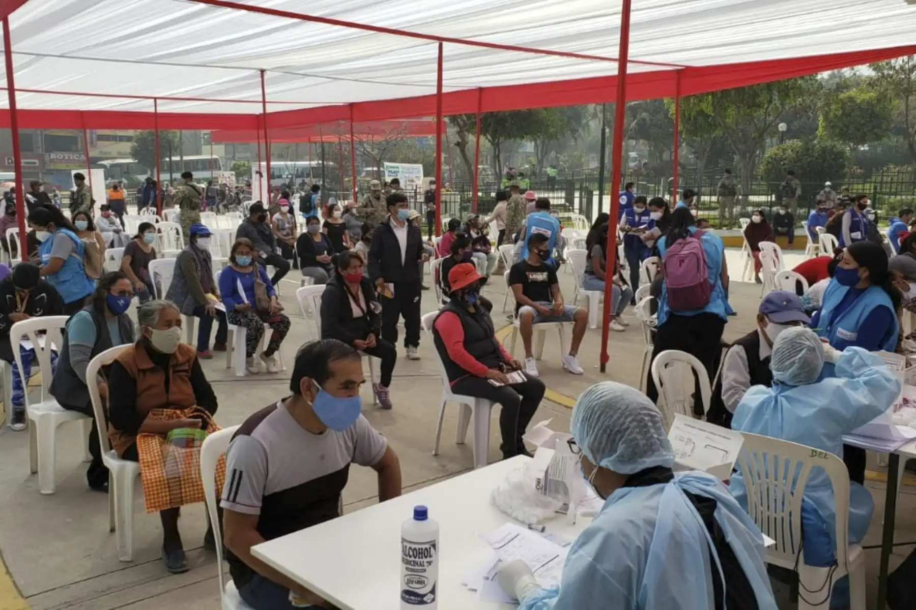 En tres días se realizaron 2,876 atenciones en la zona de Horacio Zeballos y 6, 232 en Huaycán, es decir 9,108 atenciones en total. ANDINA/Minsa